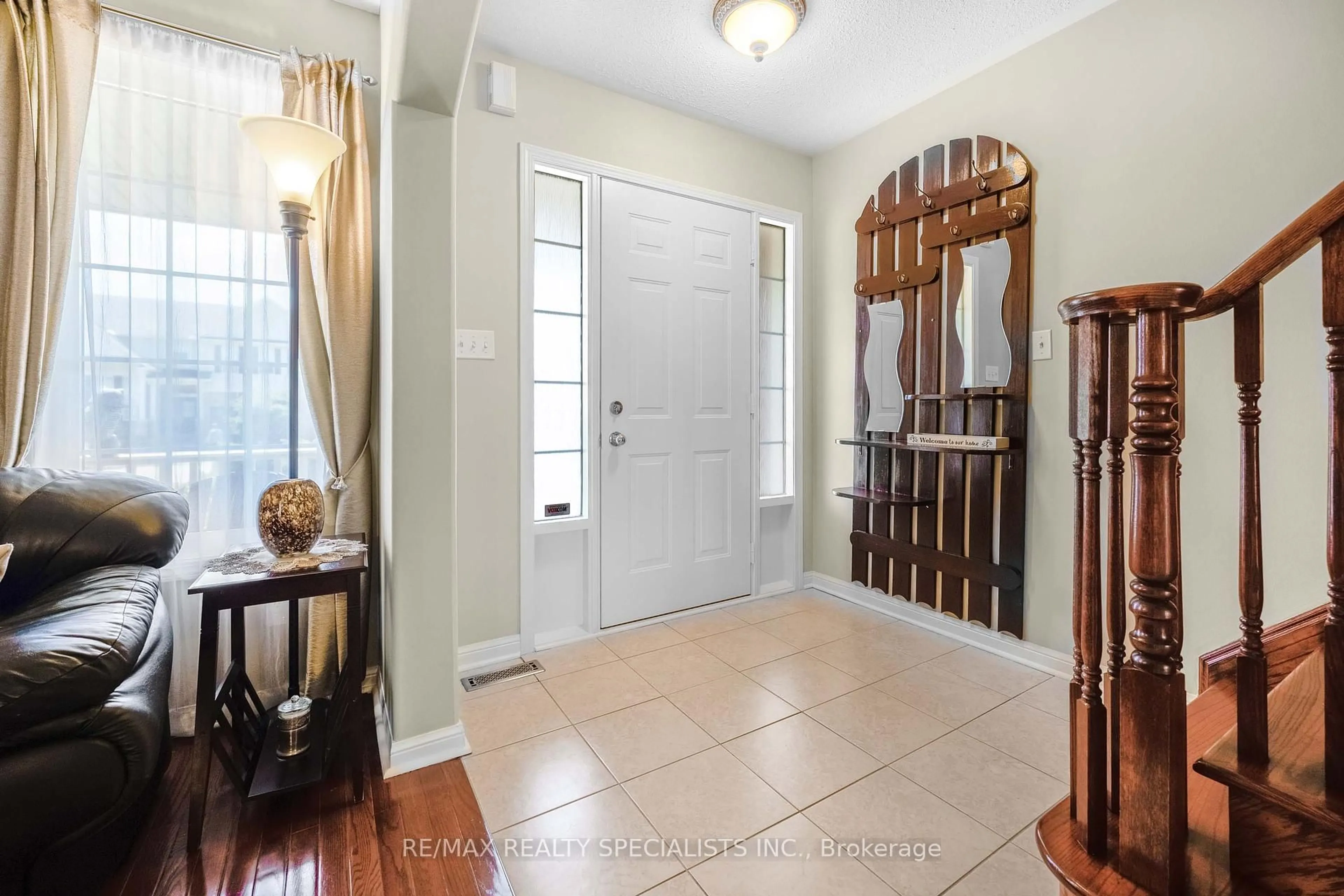 Indoor entryway for 1353 Clark Blvd, Milton Ontario L9T 6L5