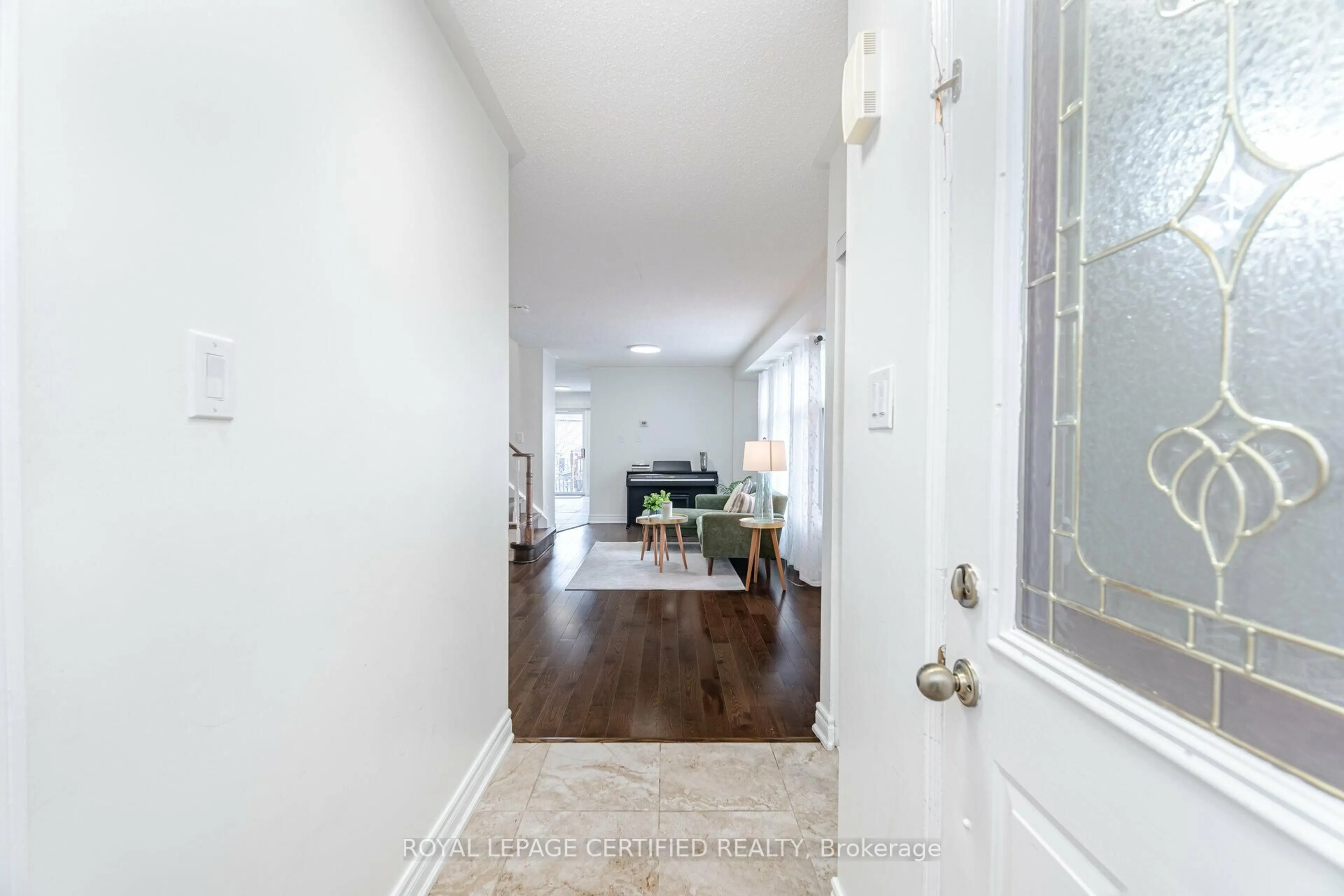 Indoor entryway for 6975 Glory Crt, Mississauga Ontario L5N 7E2