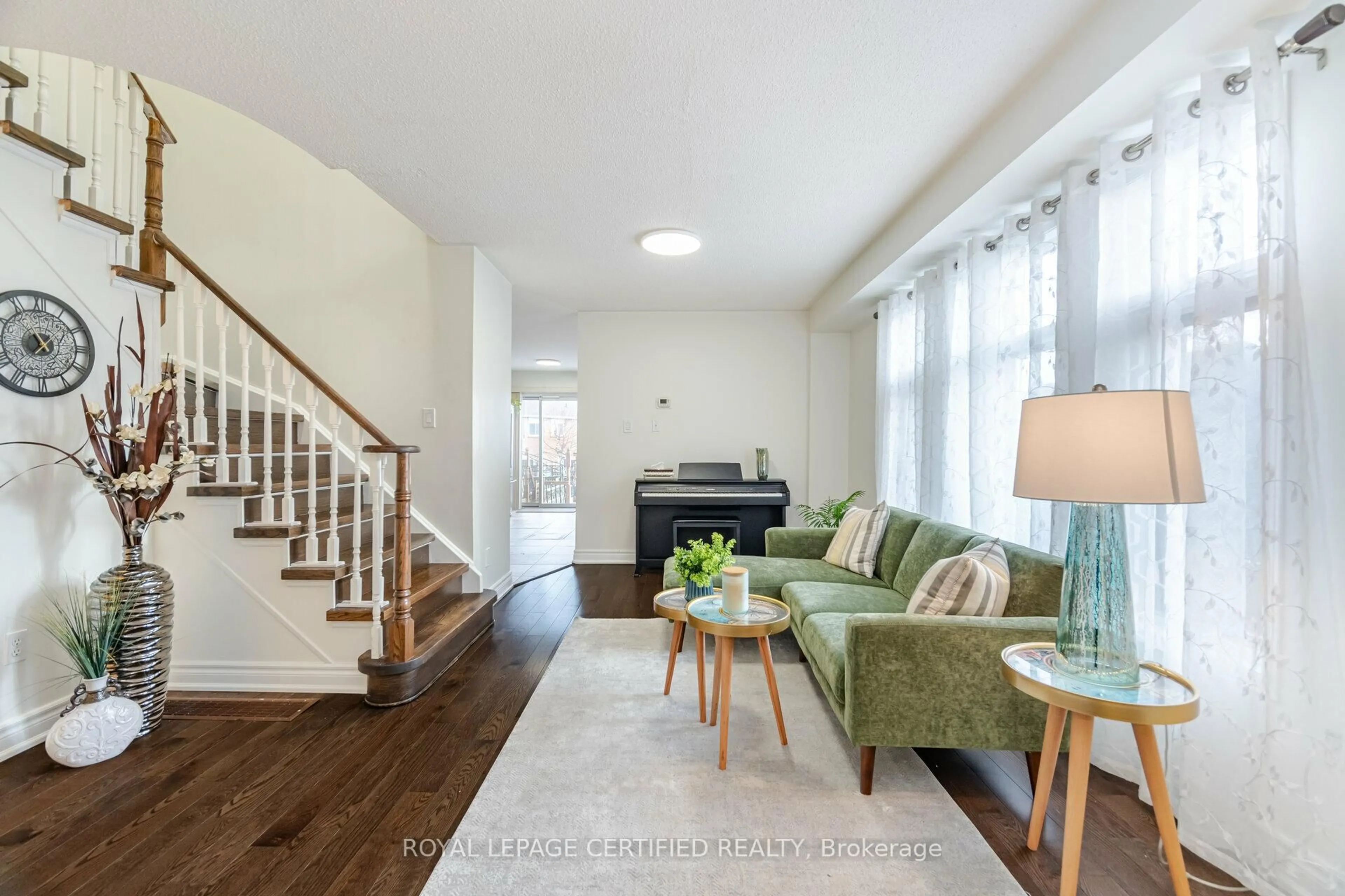 Living room with furniture, unknown for 6975 Glory Crt, Mississauga Ontario L5N 7E2