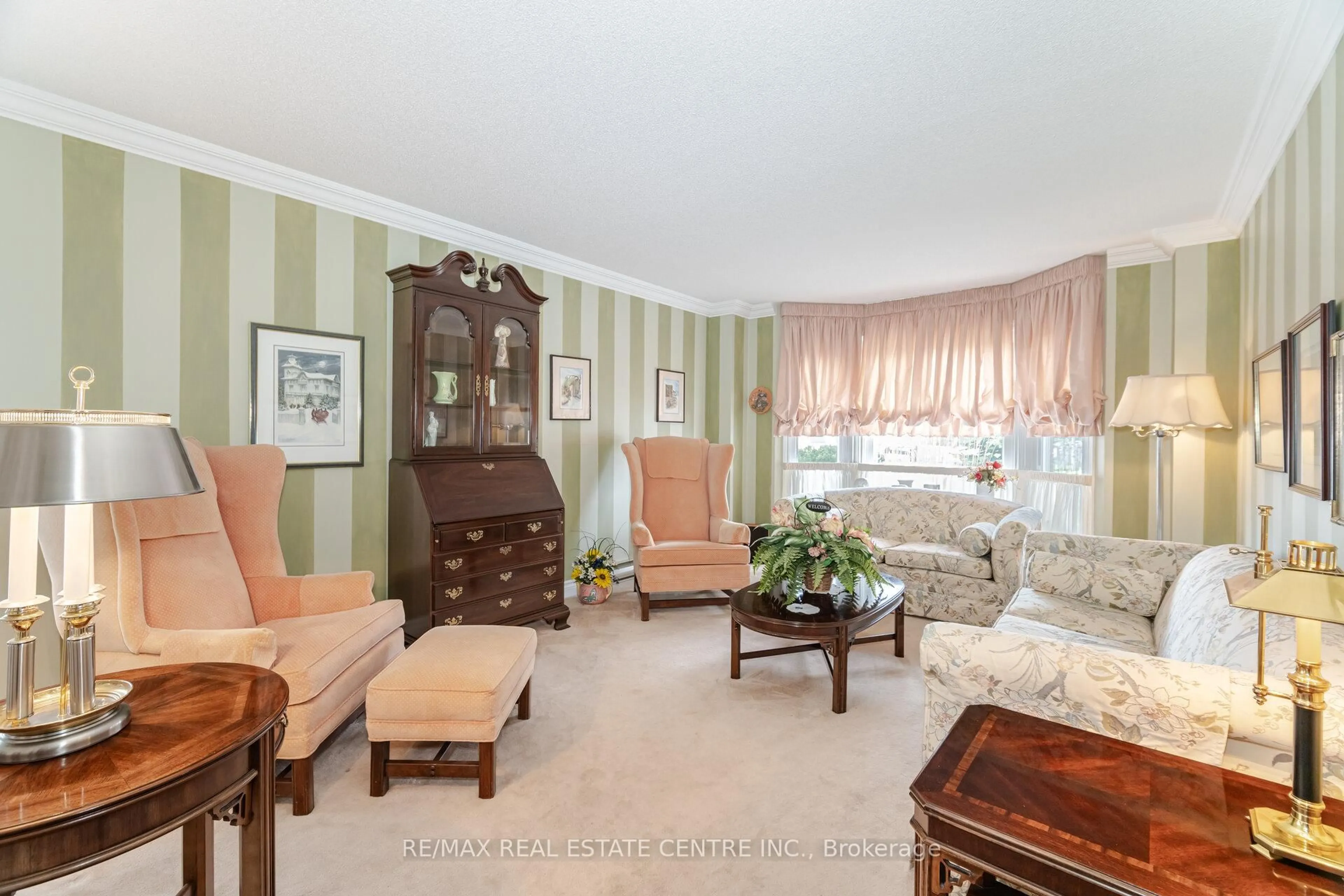 Living room with furniture, unknown for 42 Fernbrook Cres, Brampton Ontario L6Z 3P2