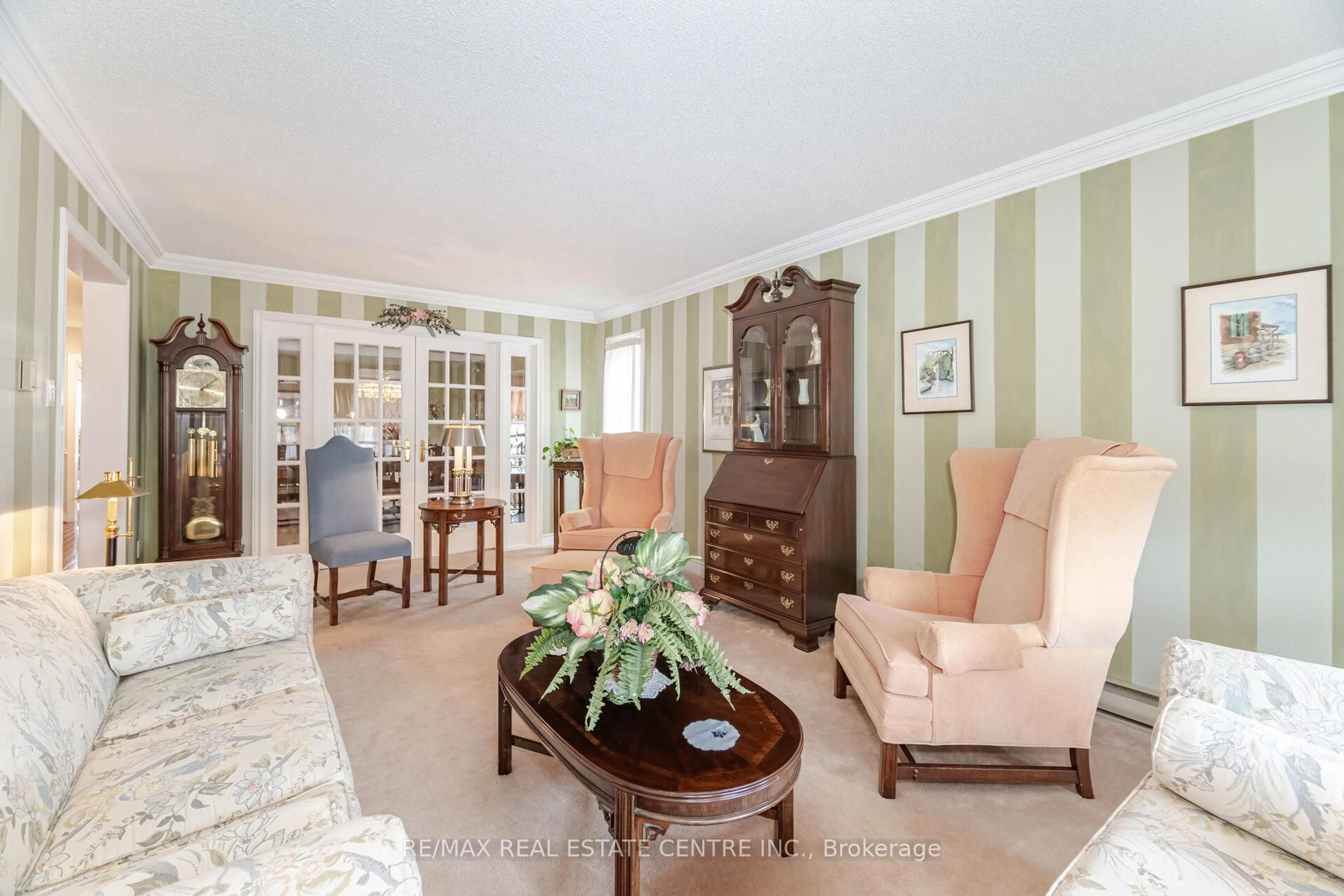 Living room with furniture, unknown for 42 Fernbrook Cres, Brampton Ontario L6Z 3P2