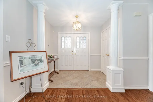 Primary image of 42 Fernbrook Cres