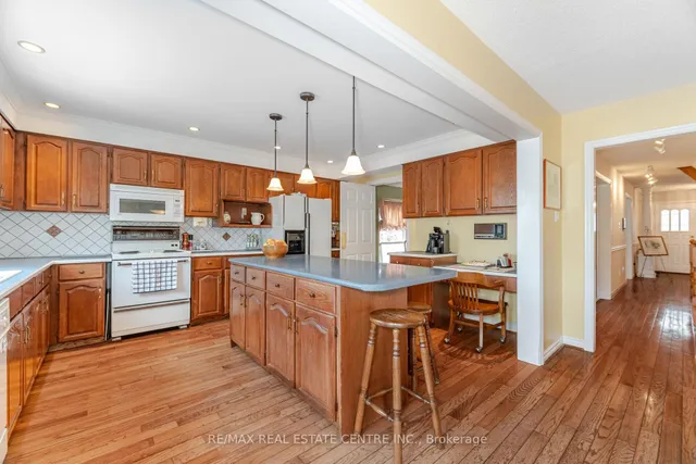 Additional image 43 of 42 Fernbrook Cres
