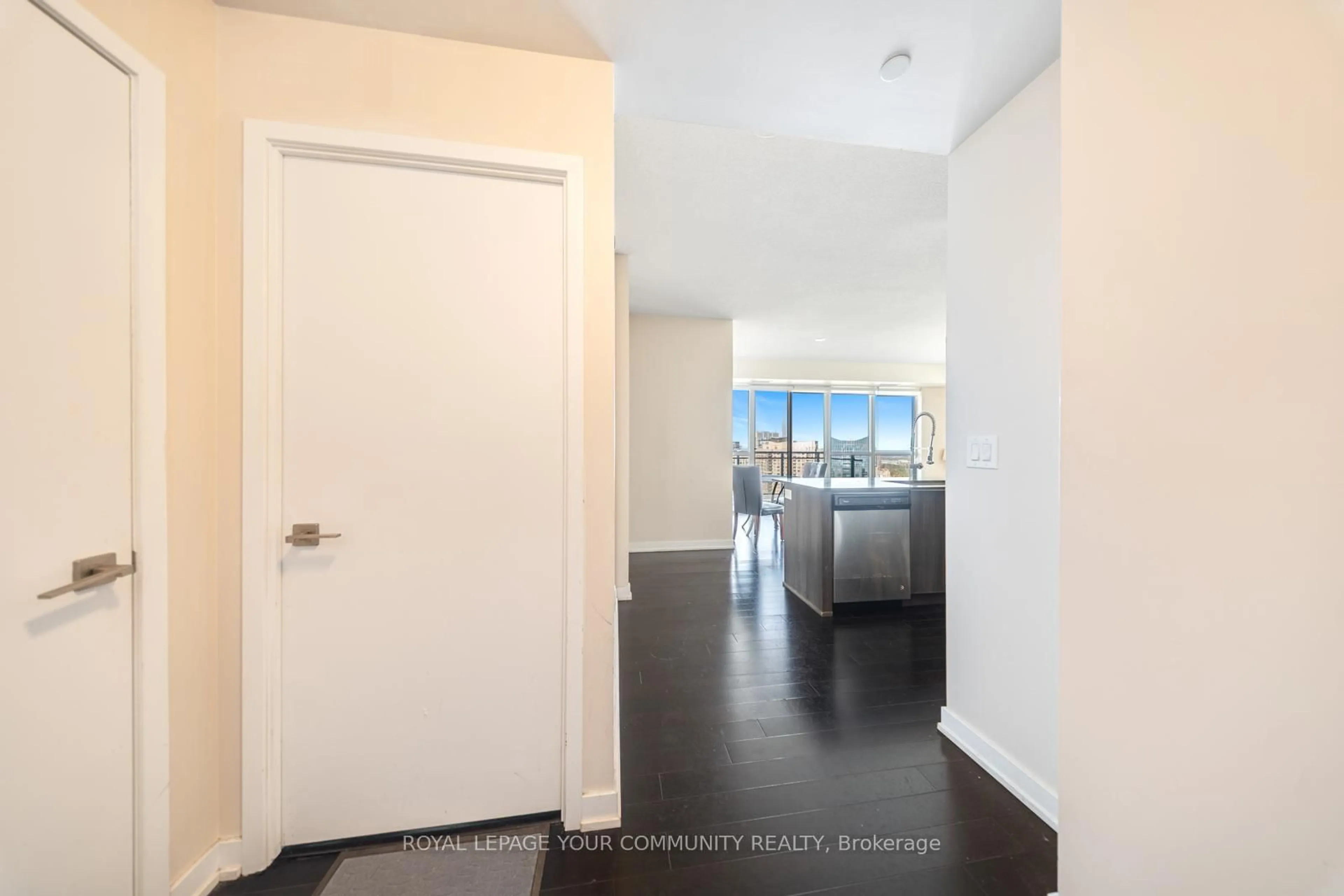 Indoor entryway for 510 Curran Pl #3209, Mississauga Ontario L5B 0J8
