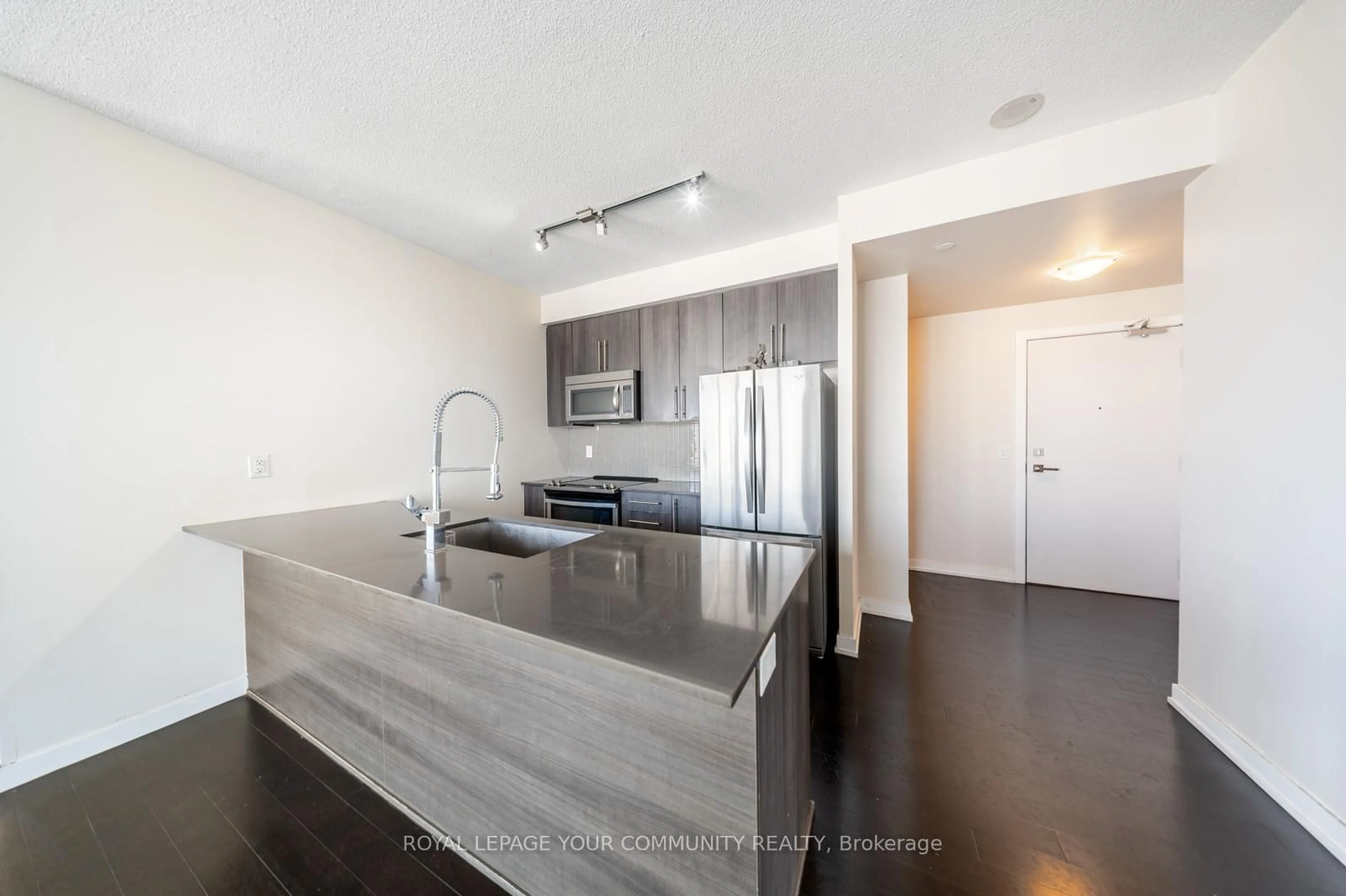 Standard kitchen, unknown for 510 Curran Pl #3209, Mississauga Ontario L5B 0J8
