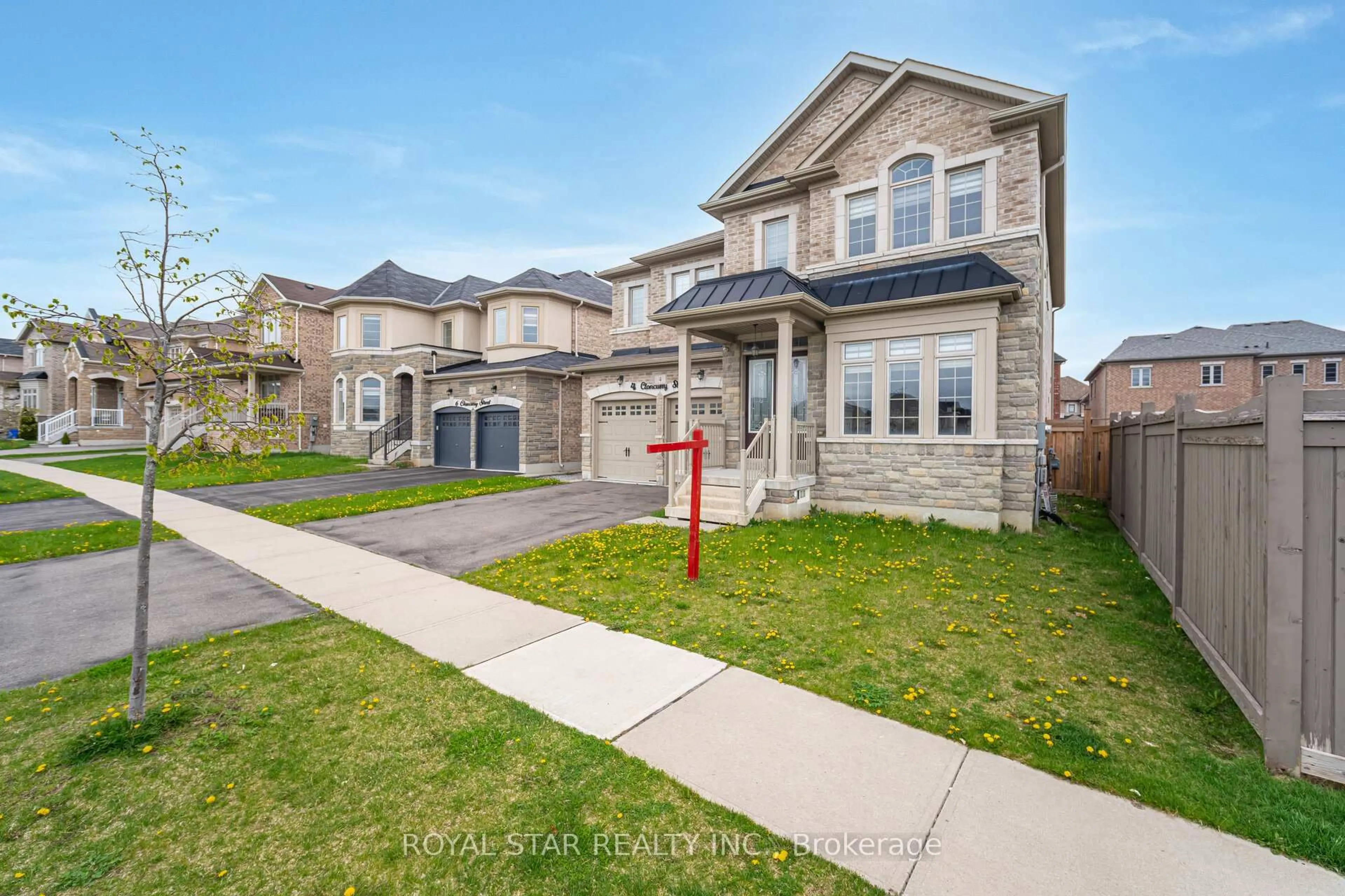 A pic from outside/outdoor area/front of a property/back of a property/a pic from drone, street for 4 Cloncurry St, Brampton Ontario L6P 4G3