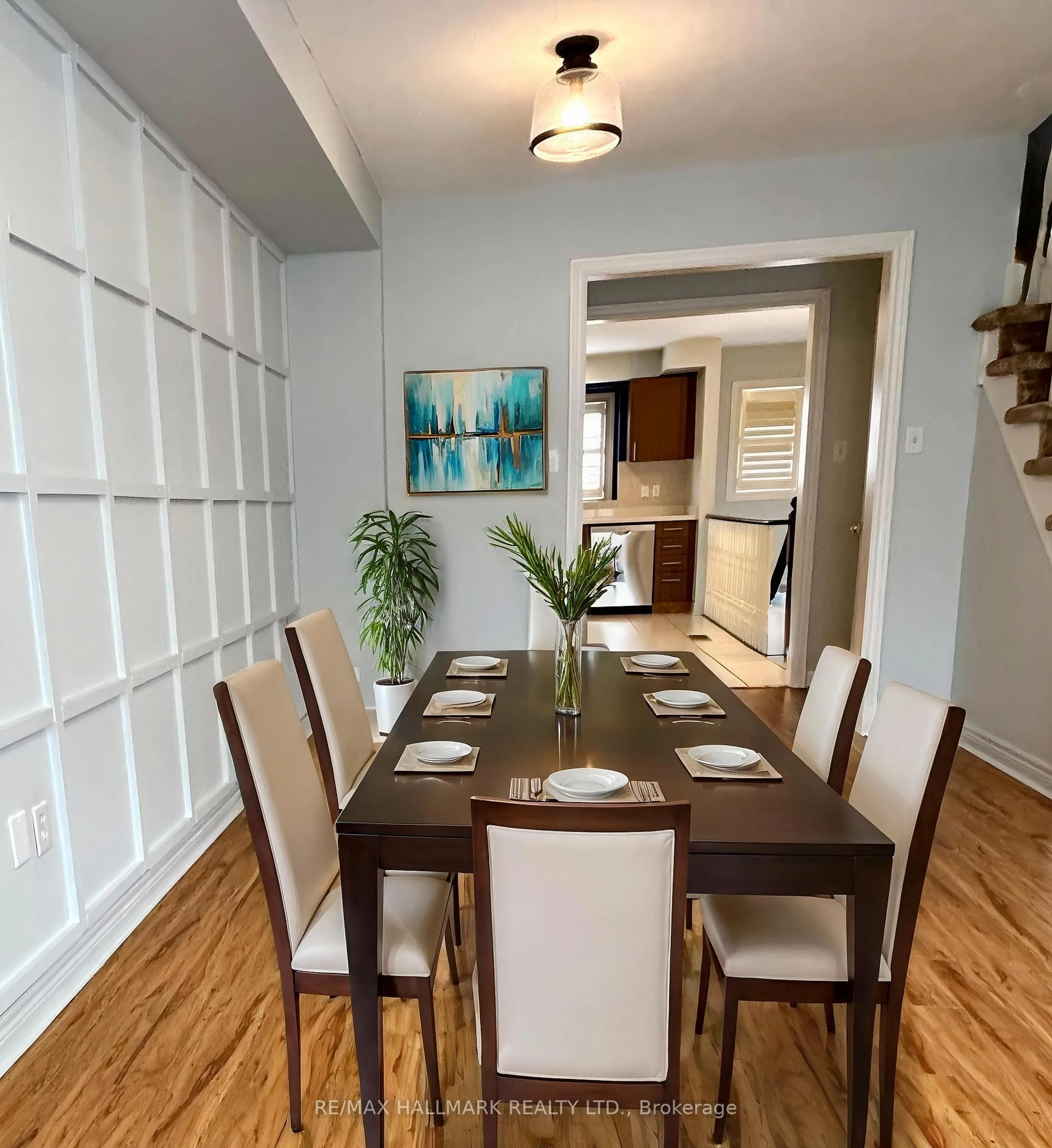 Dining room, wood/laminate floor for 1128 Dundas St #4, Mississauga Ontario L5C 1E1