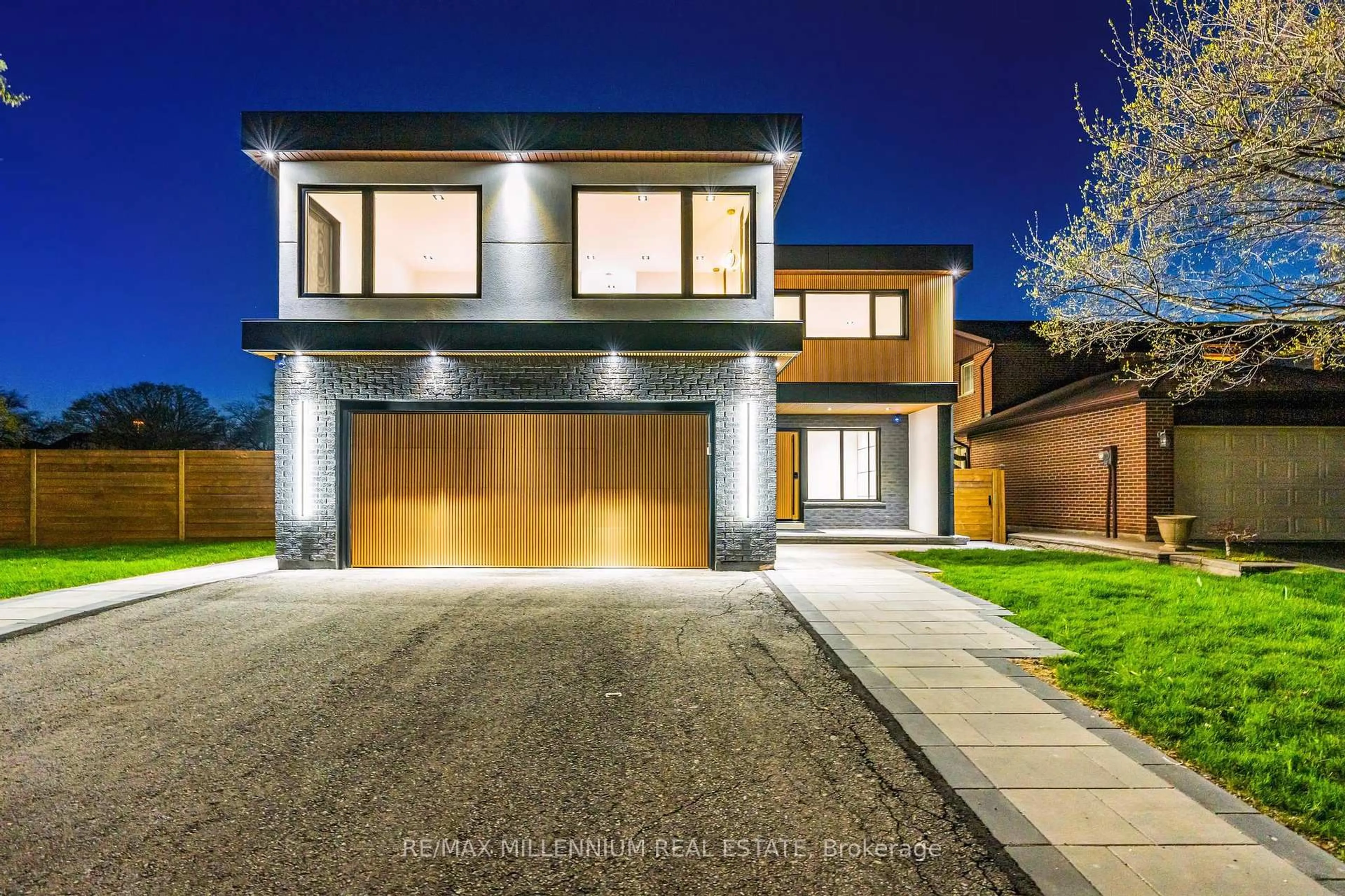 Home with brick exterior material, street for 2893 Folkway Dr, Mississauga Ontario L5L 2H2