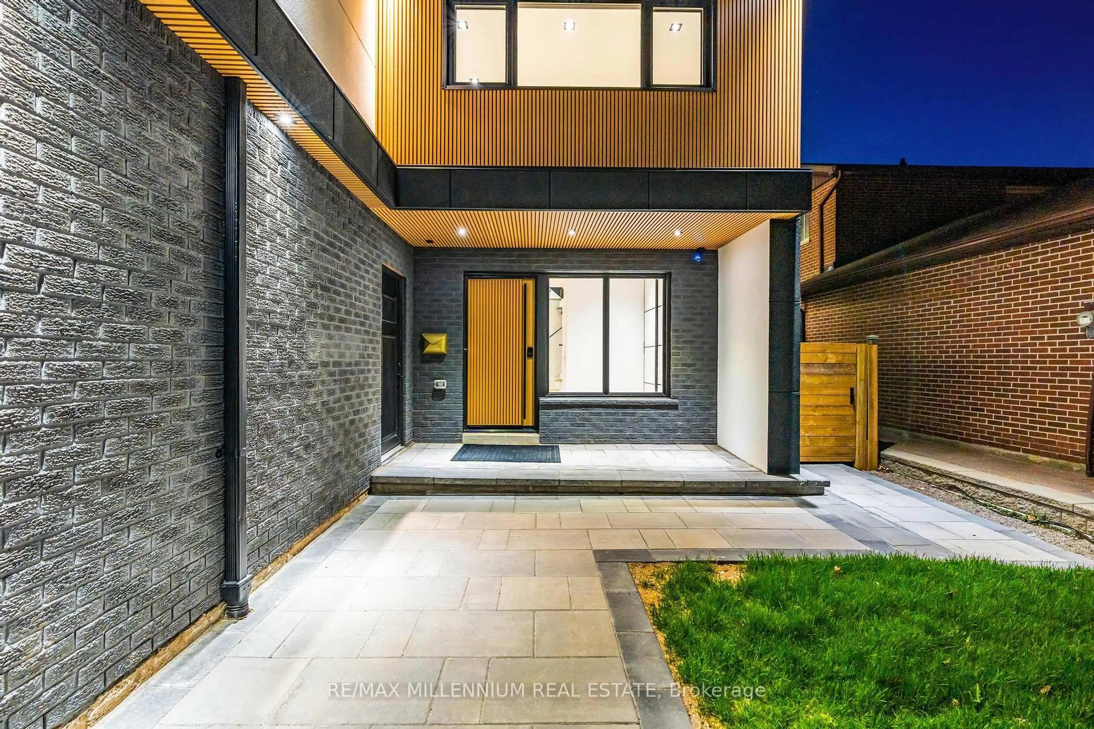 Home with brick exterior material, street for 2893 Folkway Dr, Mississauga Ontario L5L 2H2