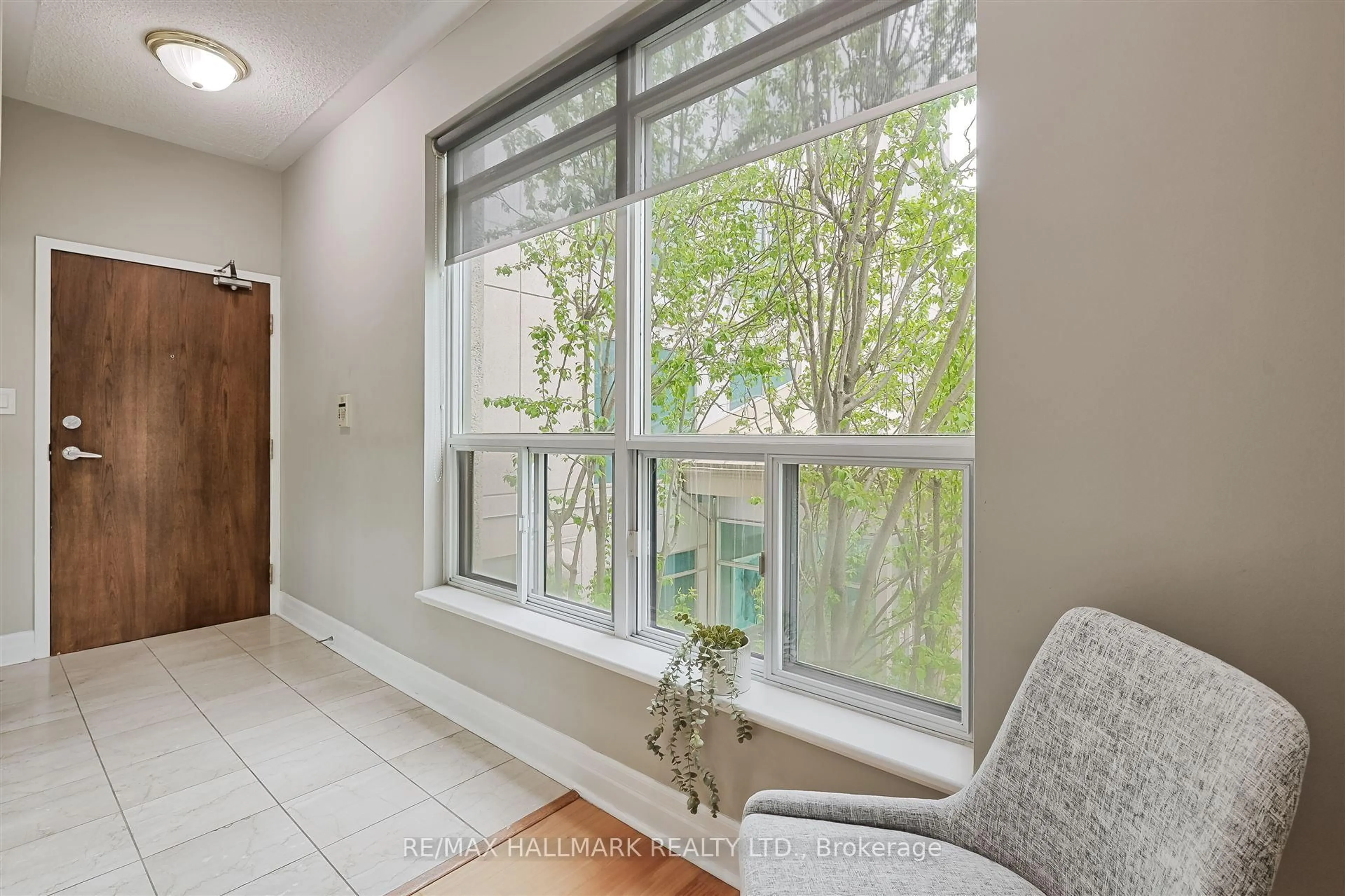 Indoor entryway for 80 Palace Pier Crt #201, Toronto Ontario M8V 4C1
