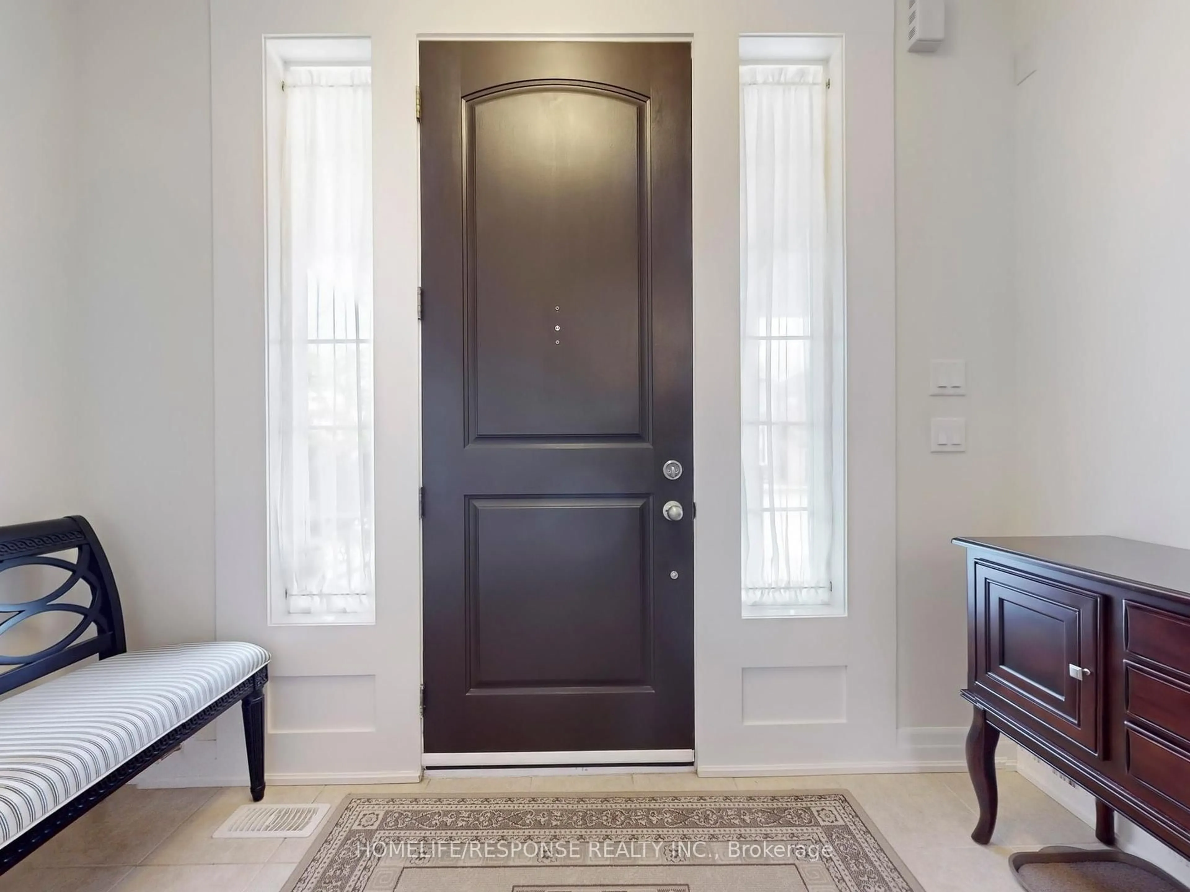 Indoor entryway for 131 KENDALL Dr, Milton Ontario L9T 0S1