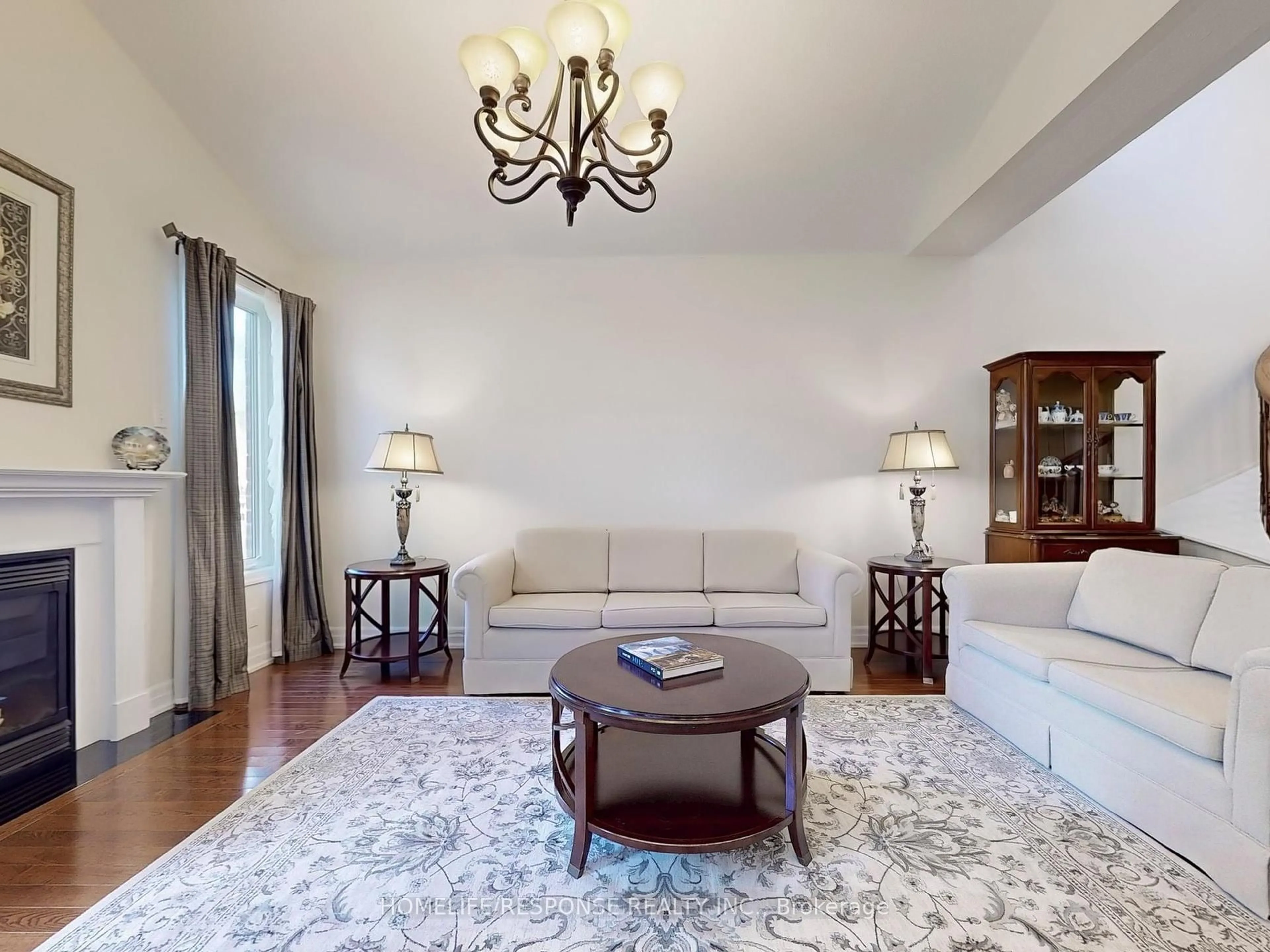 Living room with furniture, unknown for 131 KENDALL Dr, Milton Ontario L9T 0S1