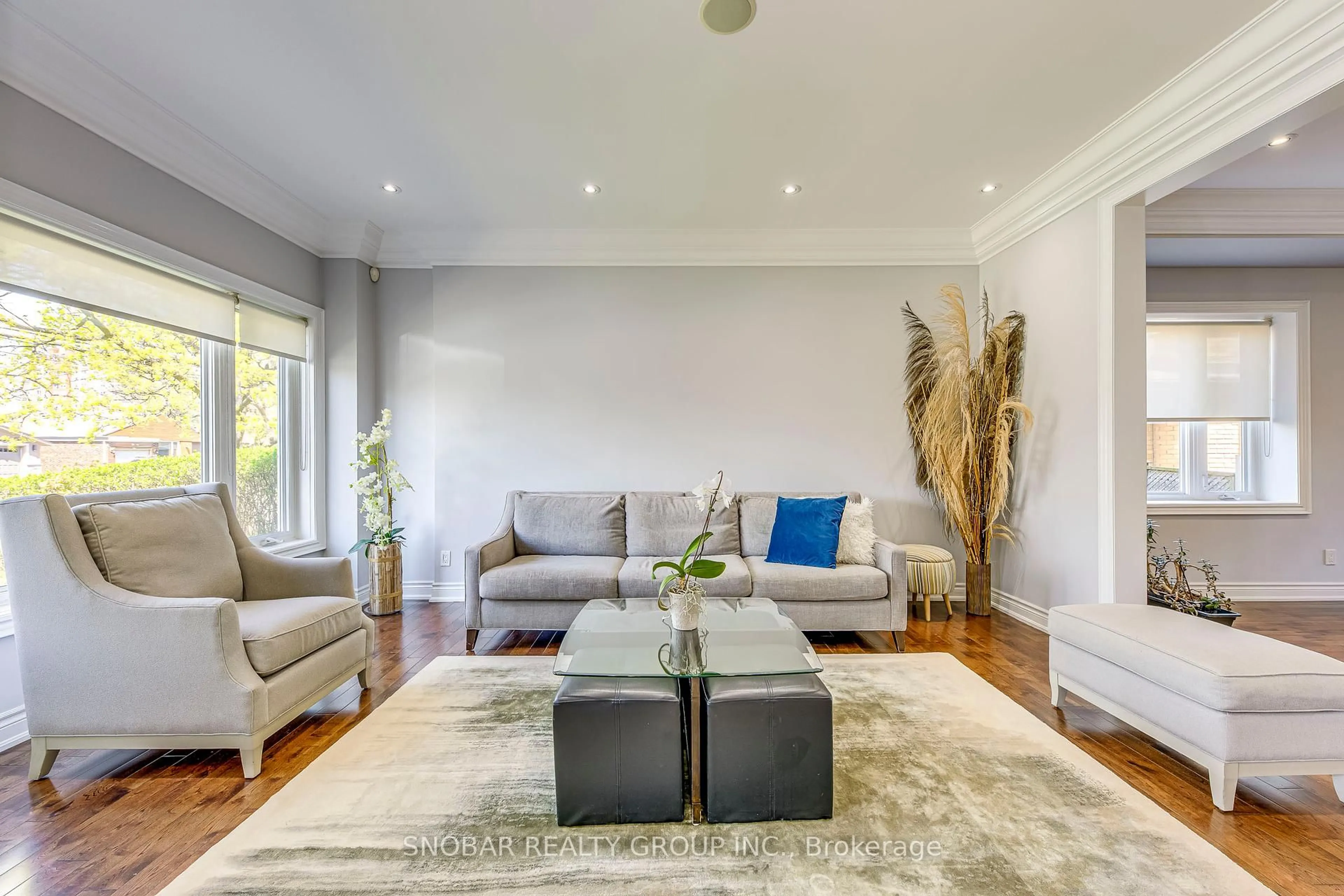 Living room with furniture, unknown for 73 Westhampton Dr, Toronto Ontario M9R 1Y1