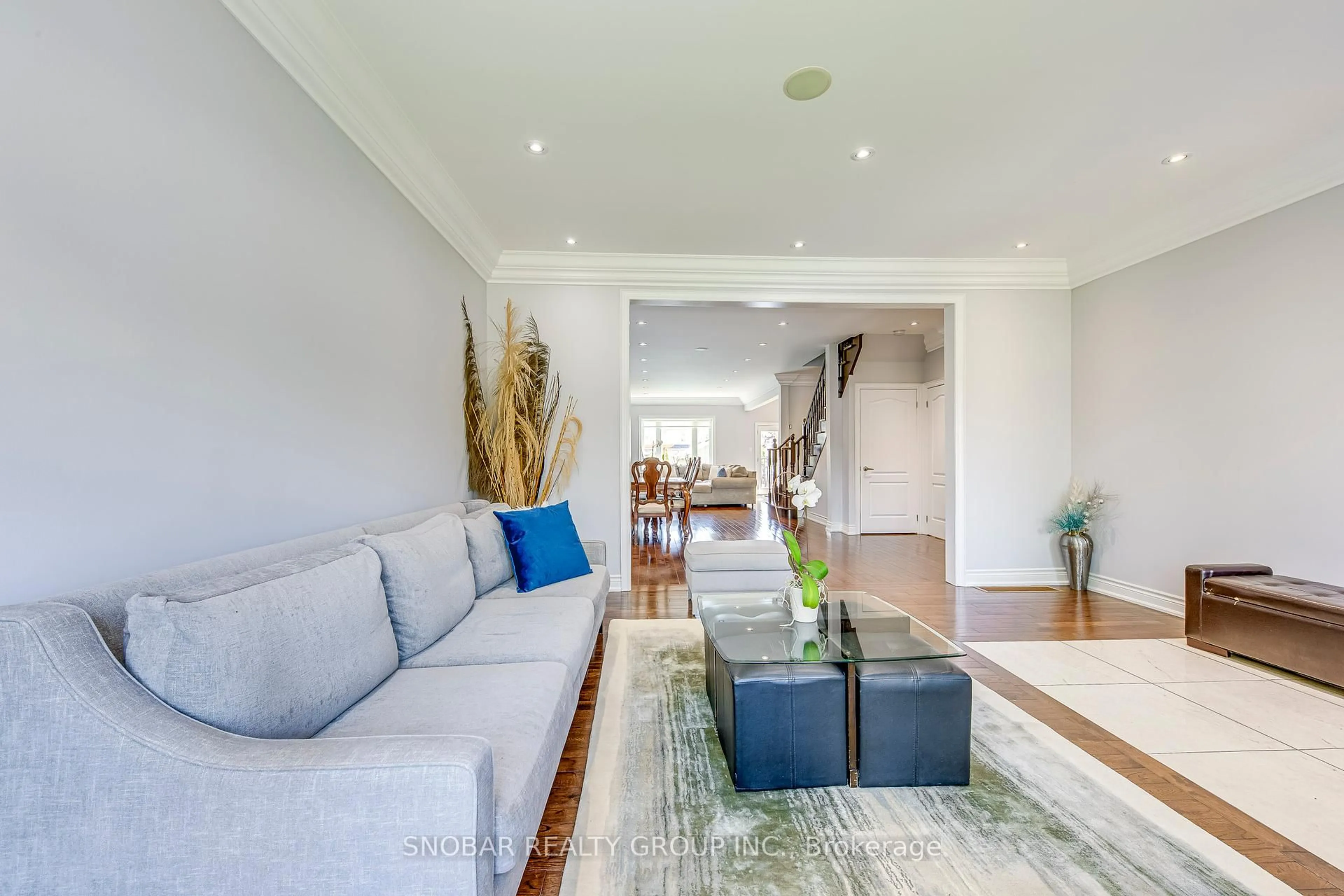 Living room with furniture, unknown for 73 Westhampton Dr, Toronto Ontario M9R 1Y1