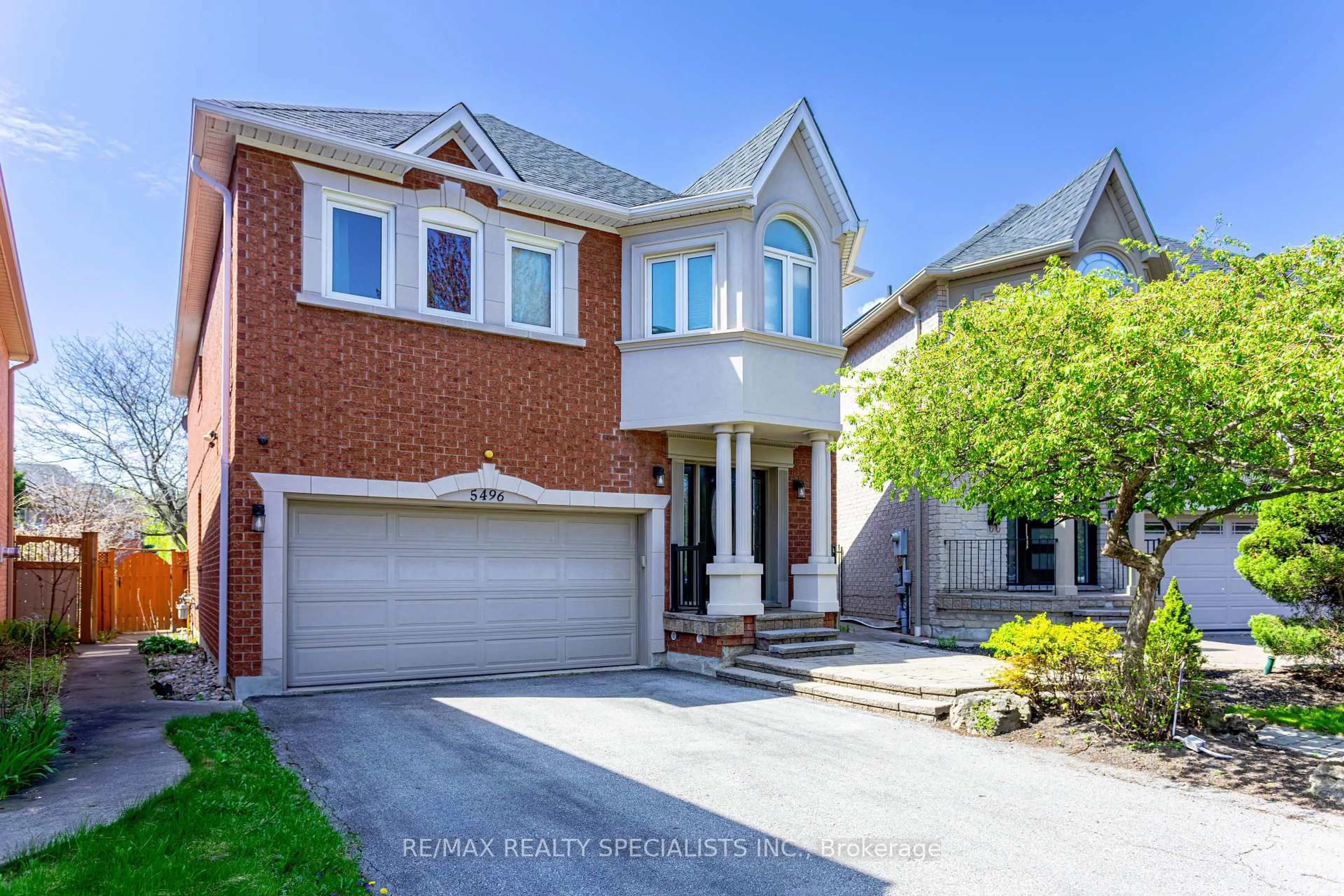 Home with brick exterior material, street for 5496 Windy Hill Crt, Mississauga Ontario L4Z 3W4