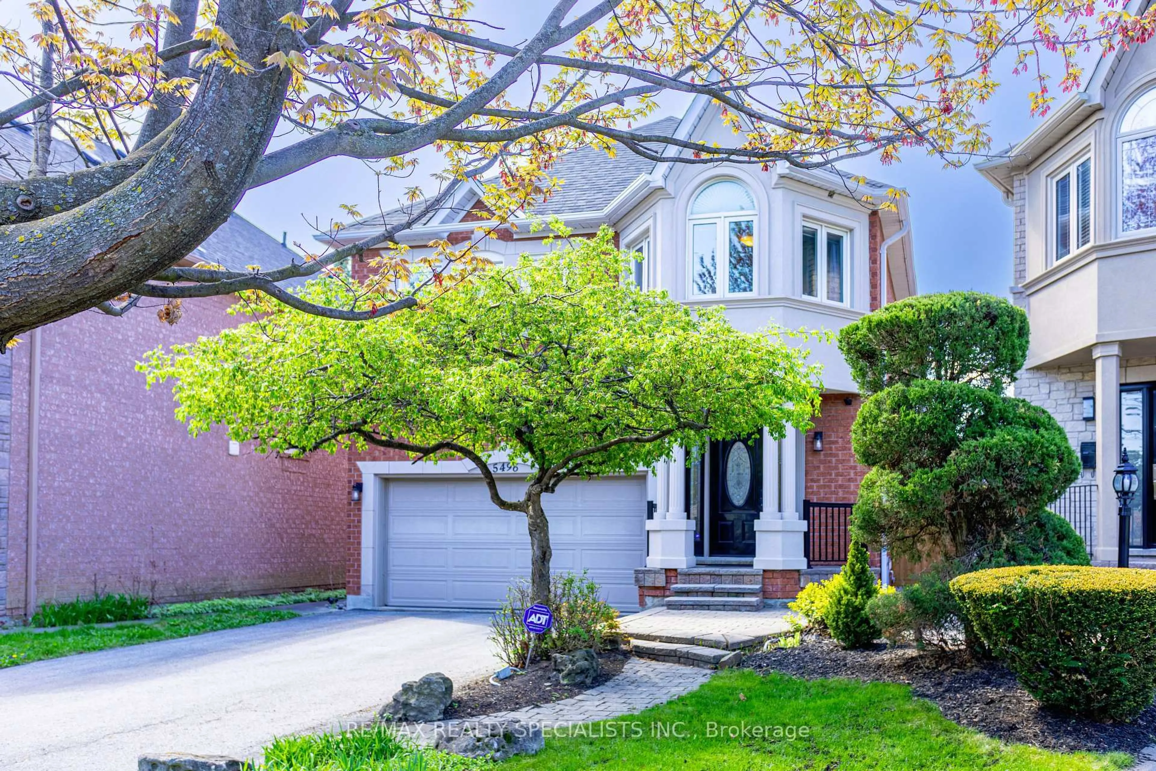 Home with brick exterior material, street for 5496 Windy Hill Crt, Mississauga Ontario L4Z 3W4
