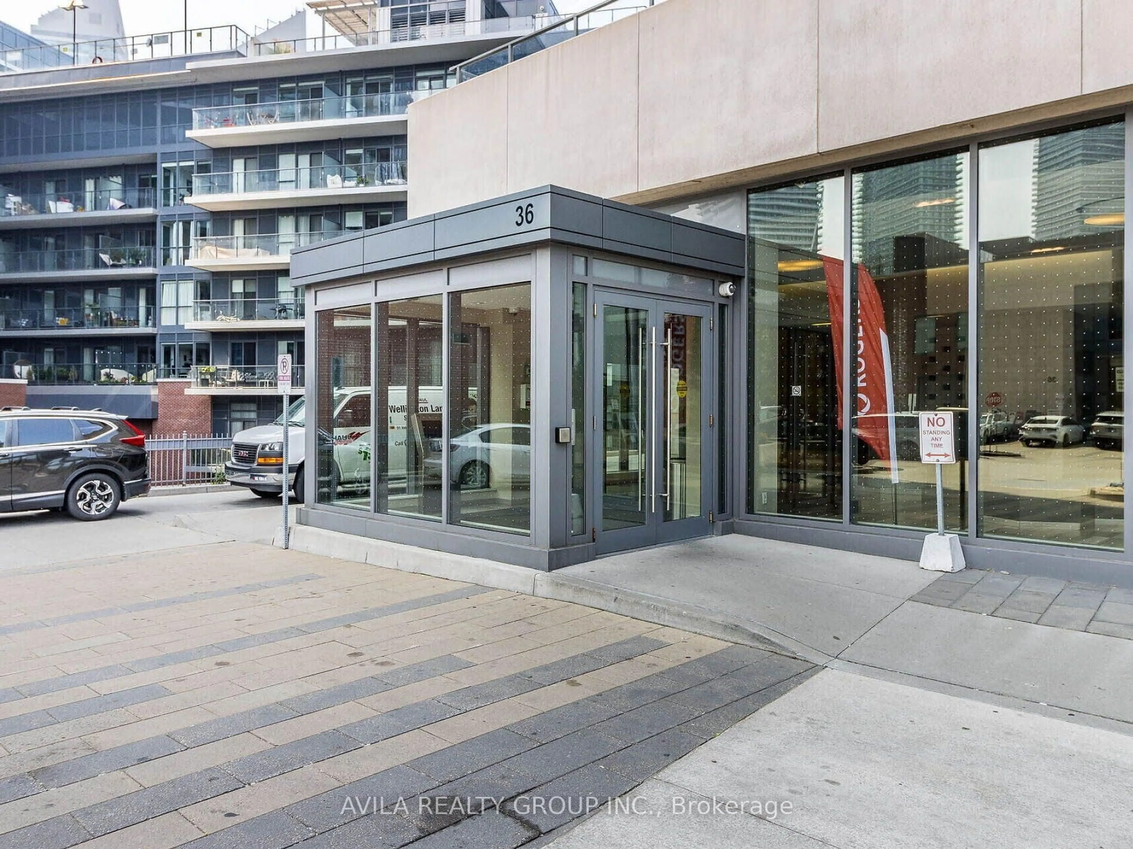 Indoor foyer for 36 Park Lawn Rd #410, Toronto Ontario M8V 0E5