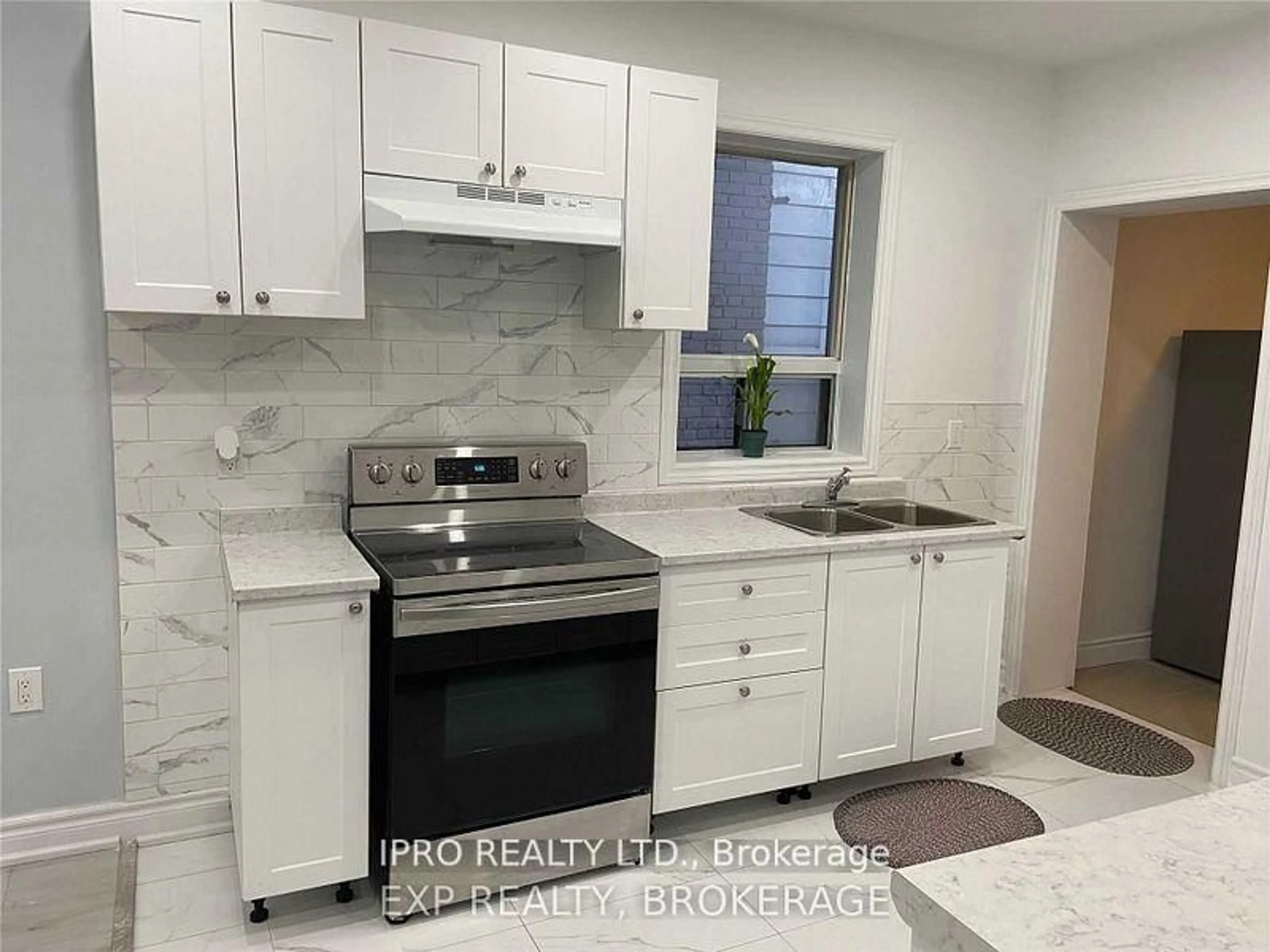 Standard kitchen, ceramic/tile floor for 71 Clouston Ave, Toronto Ontario M9N 1A8