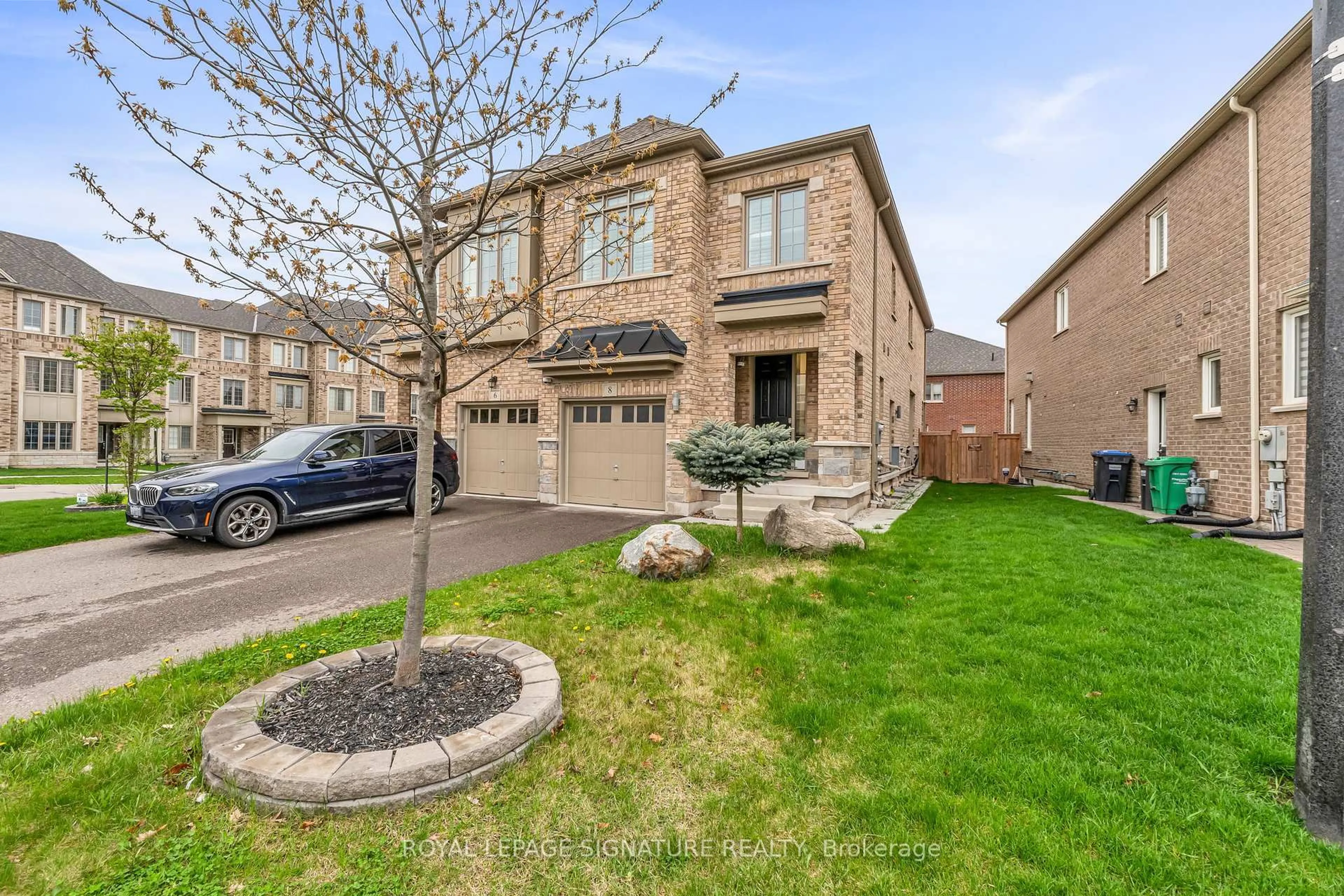 Unknown for 8 Gruenwald Gate, Brampton Ontario L6Y 0E3