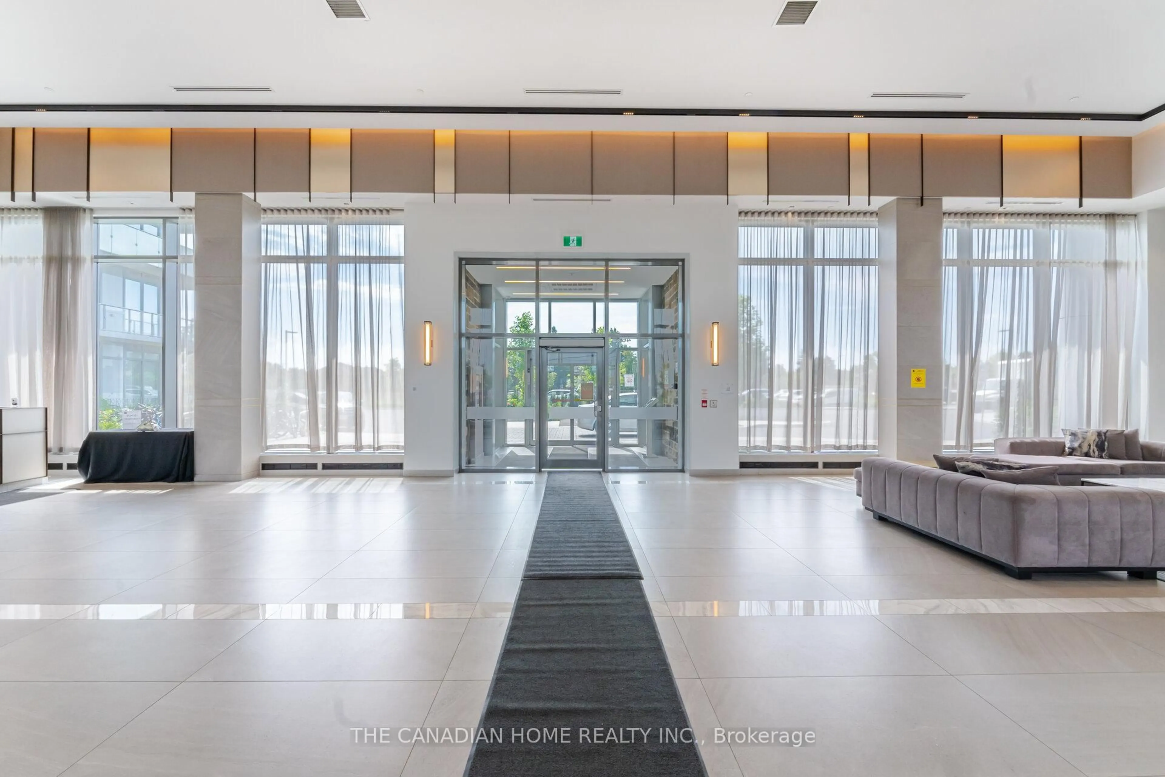 Indoor foyer for 4655 Metcalfe Ave #1904, Mississauga Ontario L5M 0Z7