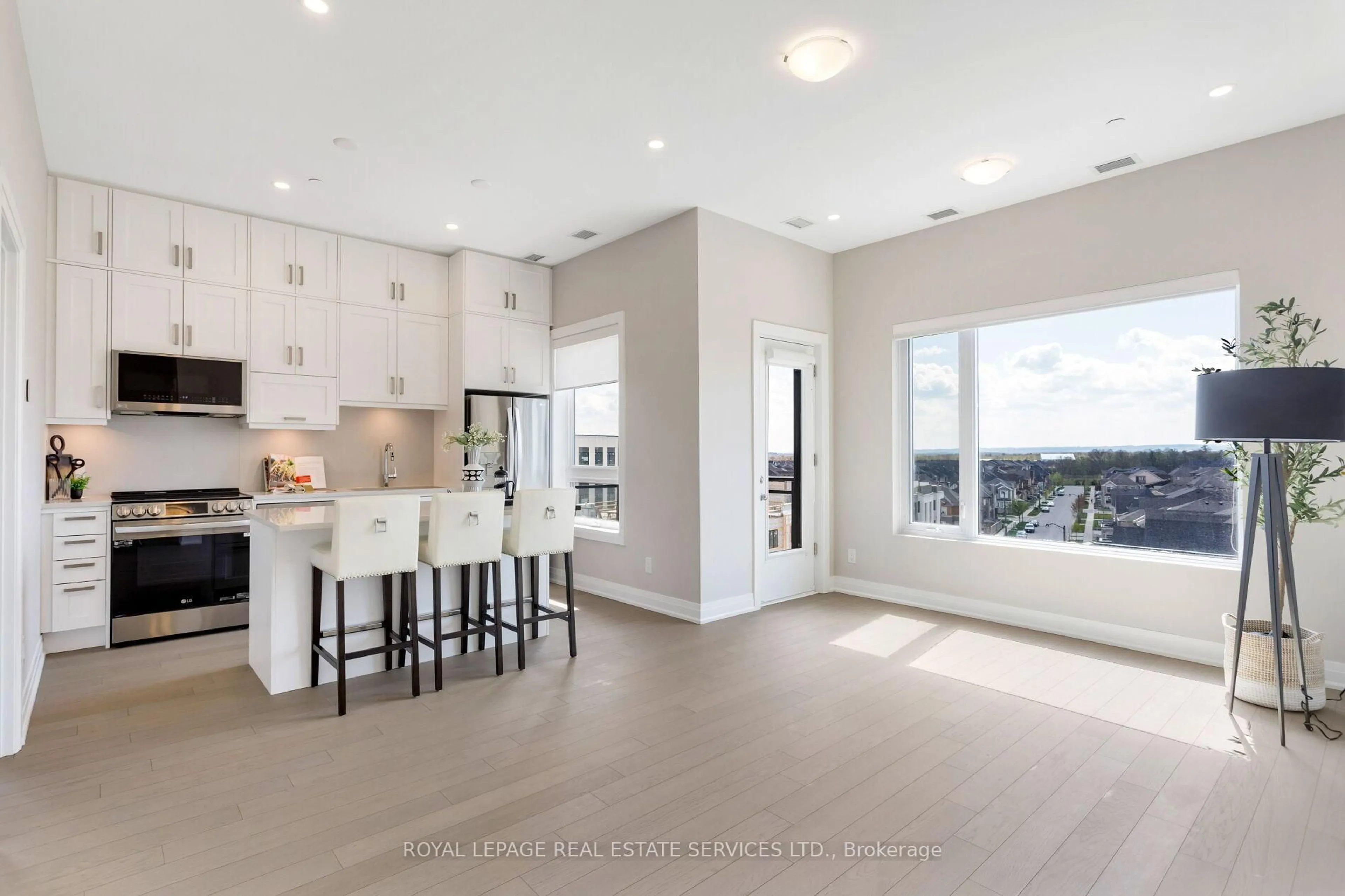 Open concept kitchen, ceramic/tile floor for 3285 Carding Mill Tr #503, Oakville Ontario L6M 5P8