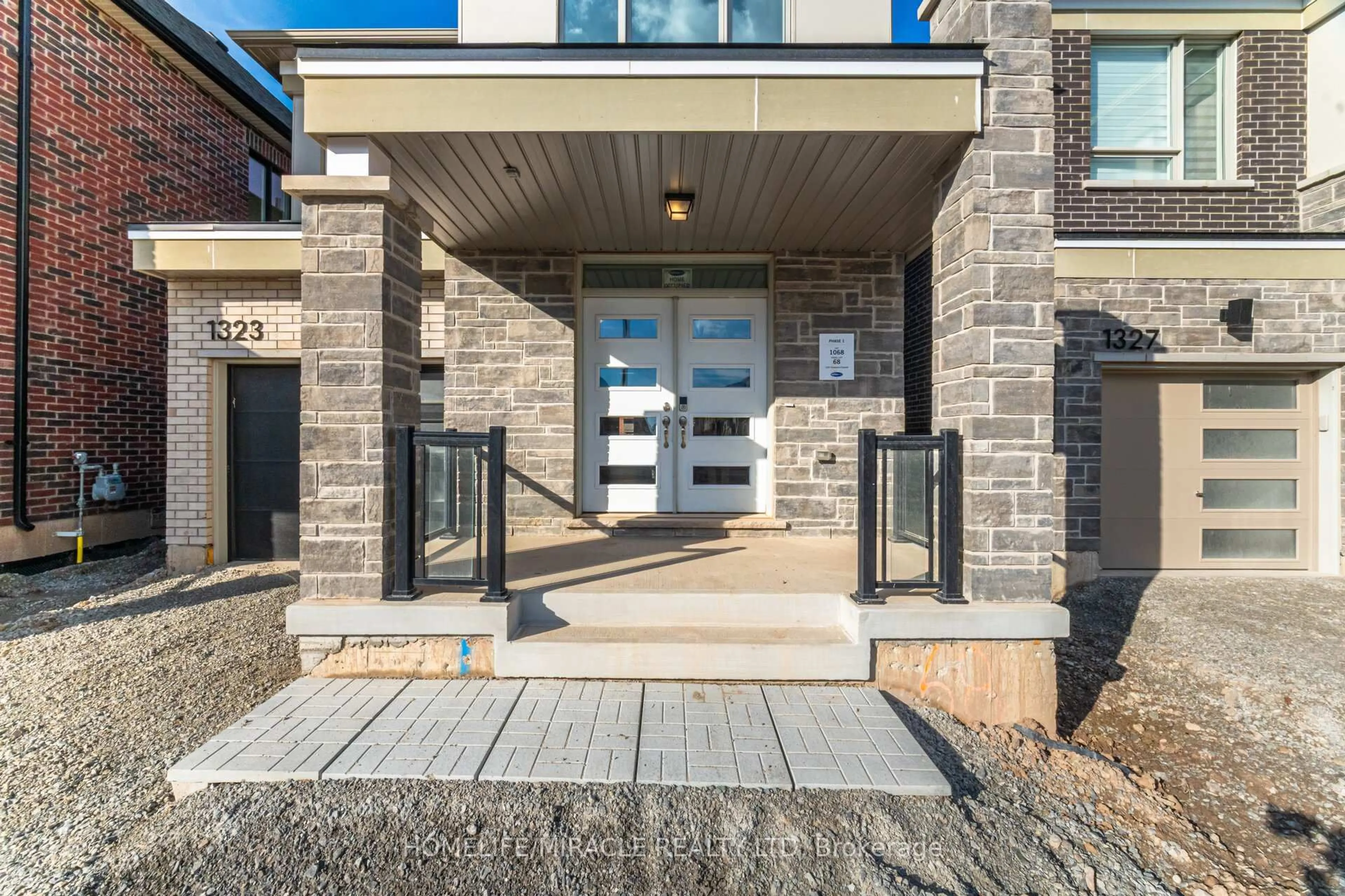 Indoor entryway for 1323 Temperance Cres, Milton Ontario L9E 2E4