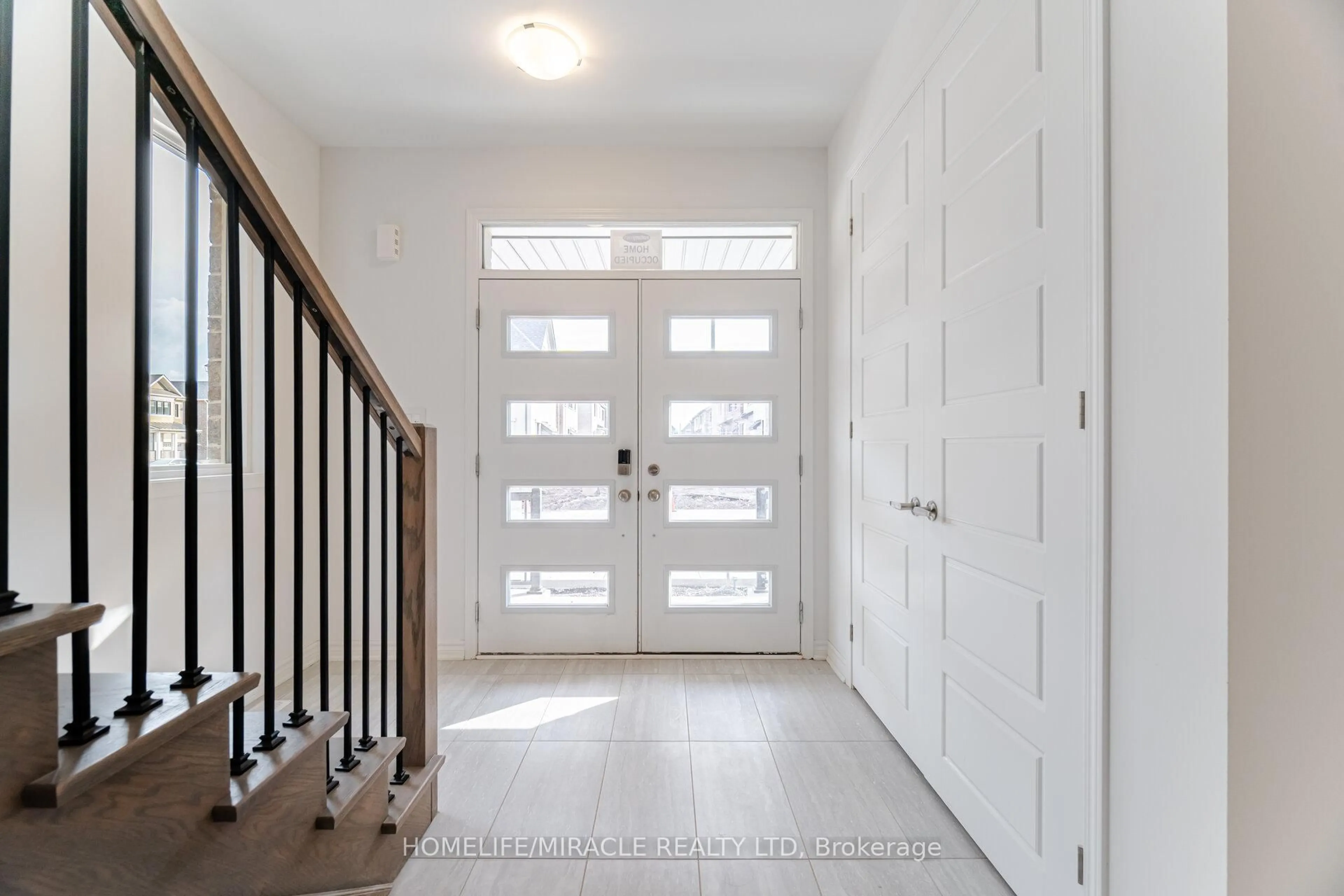 Indoor entryway for 1323 Temperance Cres, Milton Ontario L9E 2E4