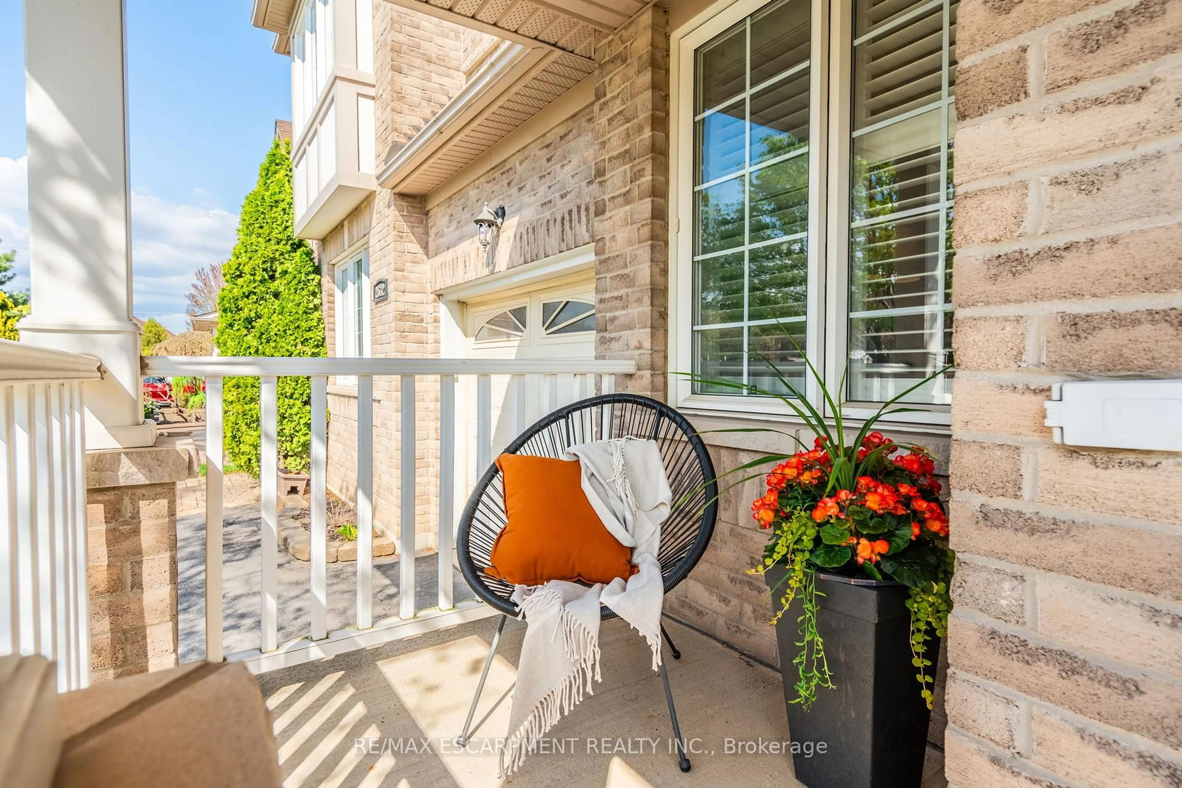 Balcony in the apartment, street for 2634 Armour Cres, Burlington Ontario L7M 5B1