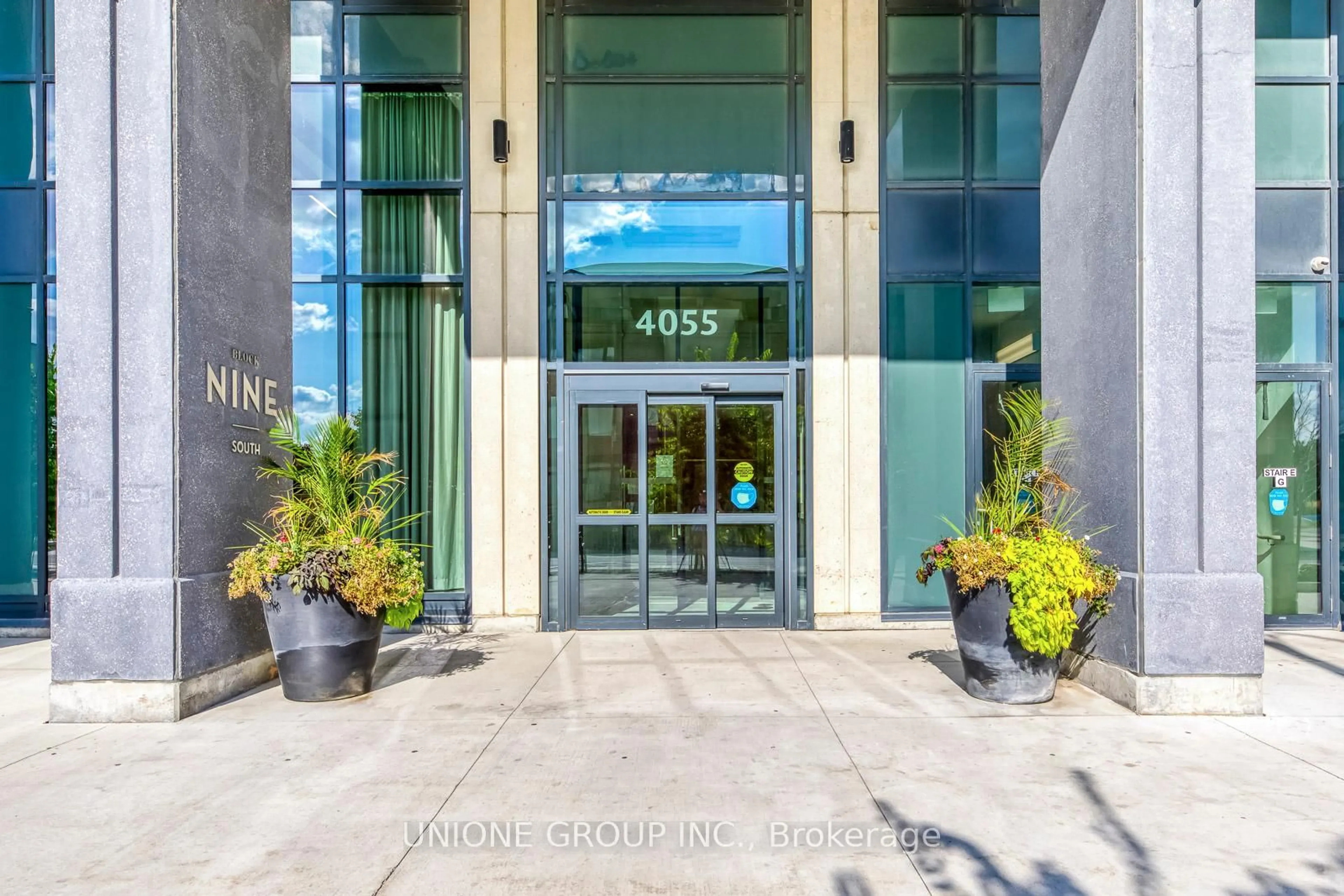 Indoor foyer for 4055 Parkside Village Dr #2019, Mississauga Ontario L5B 0K8
