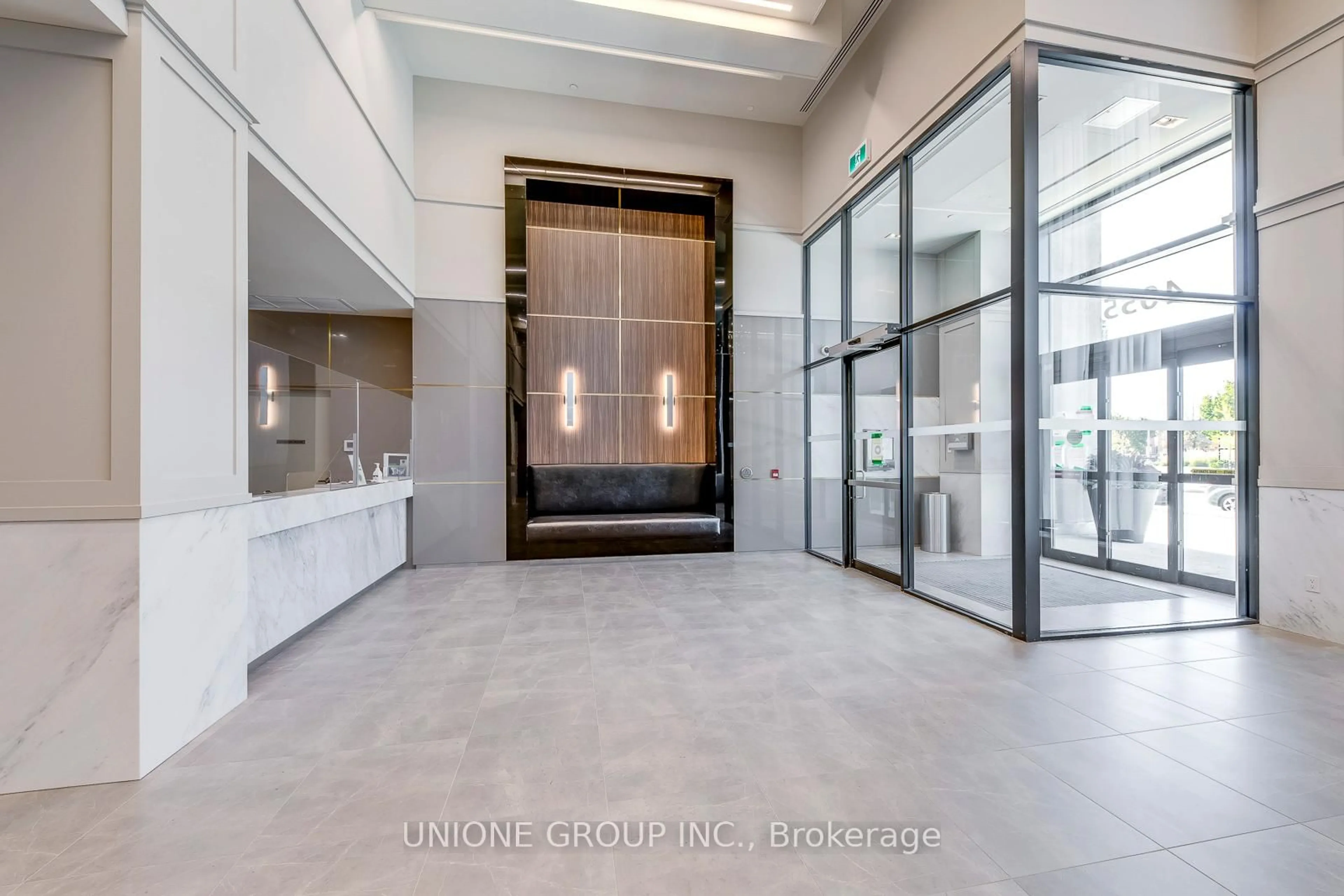 Indoor foyer for 4055 Parkside Village Dr #2019, Mississauga Ontario L5B 0K8