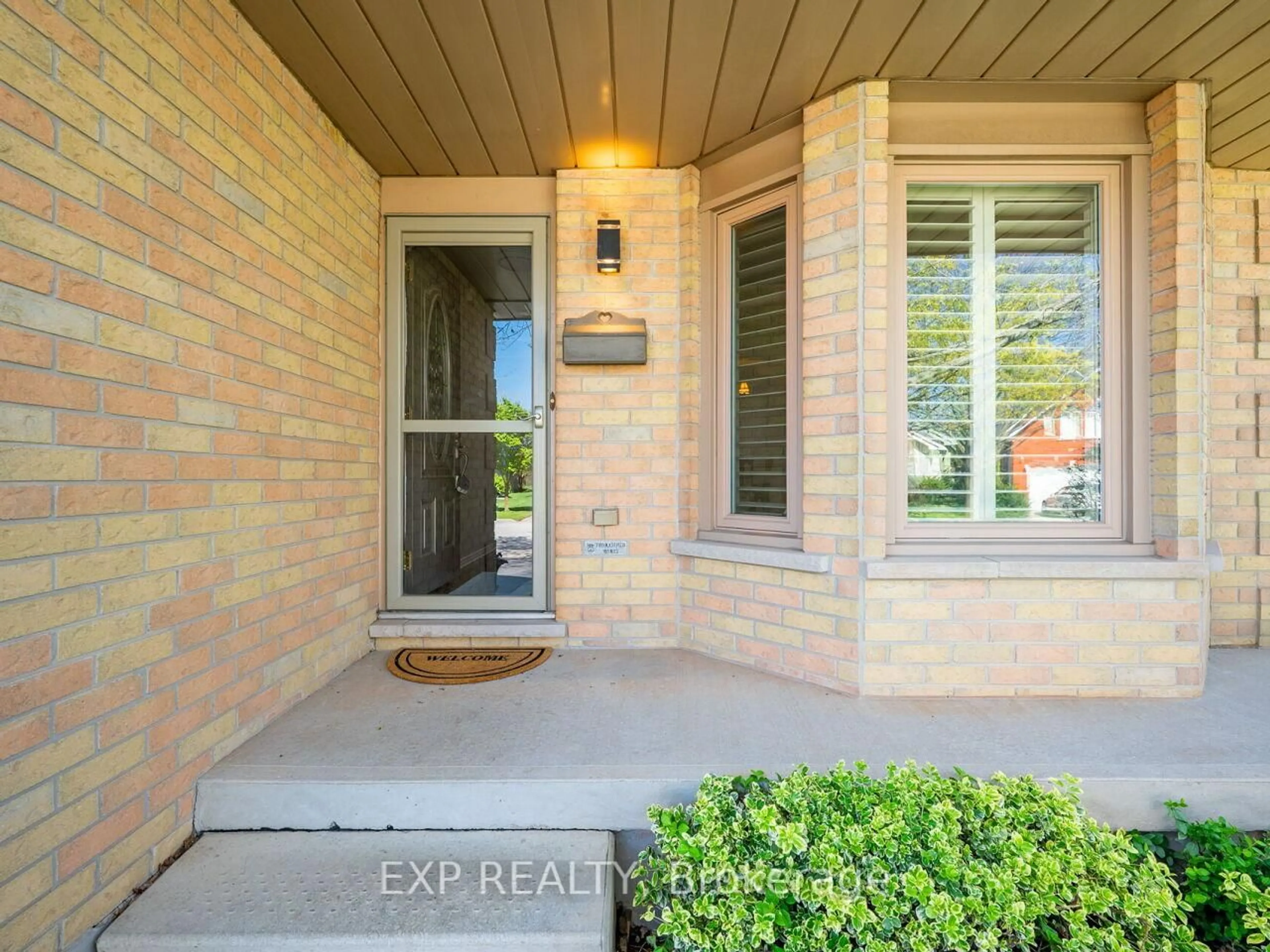 Indoor entryway for 2201 Heidi Ave, Burlington Ontario L7M 3W5