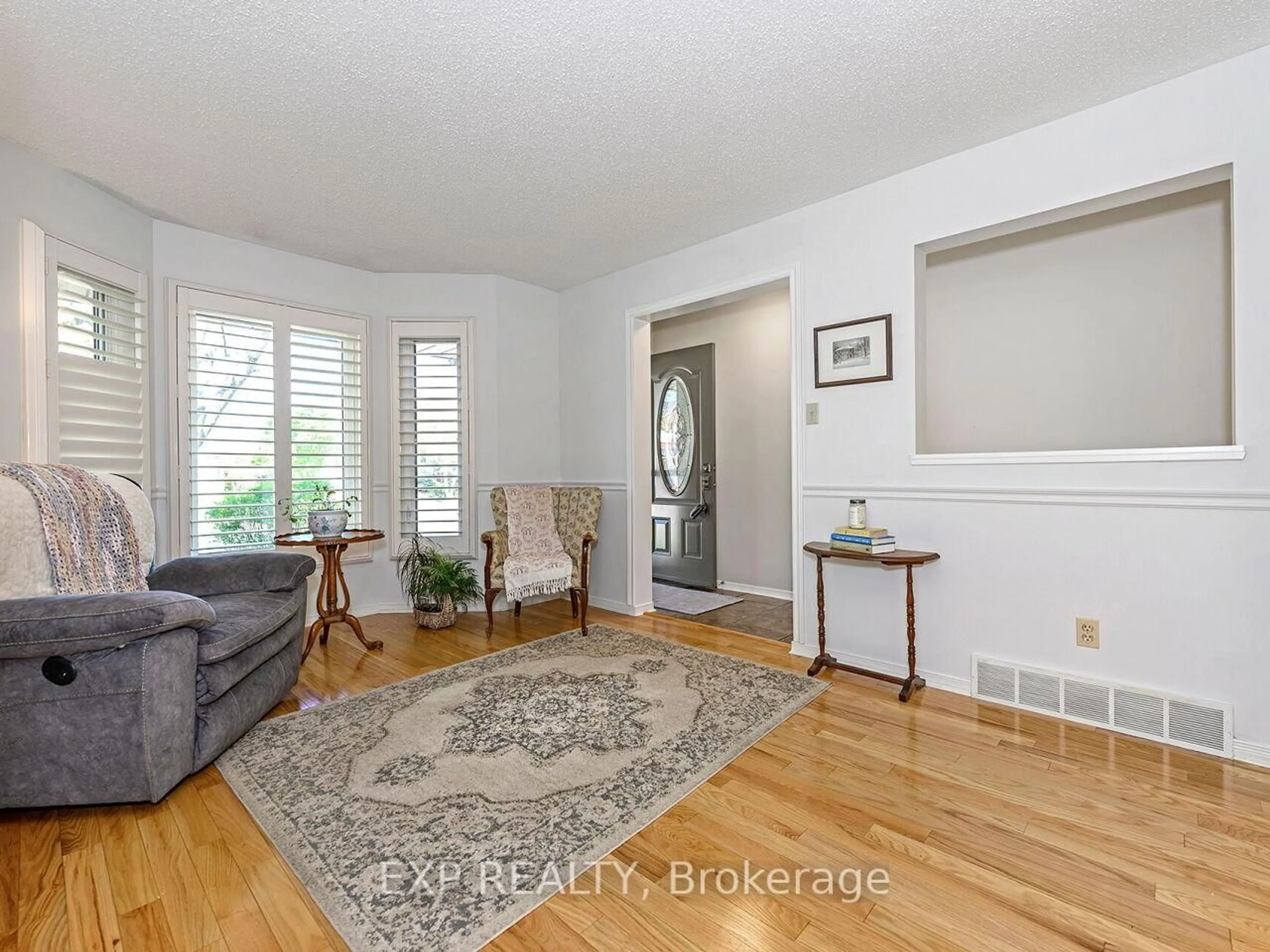 Living room with furniture, wood/laminate floor for 2201 Heidi Ave, Burlington Ontario L7M 3W5