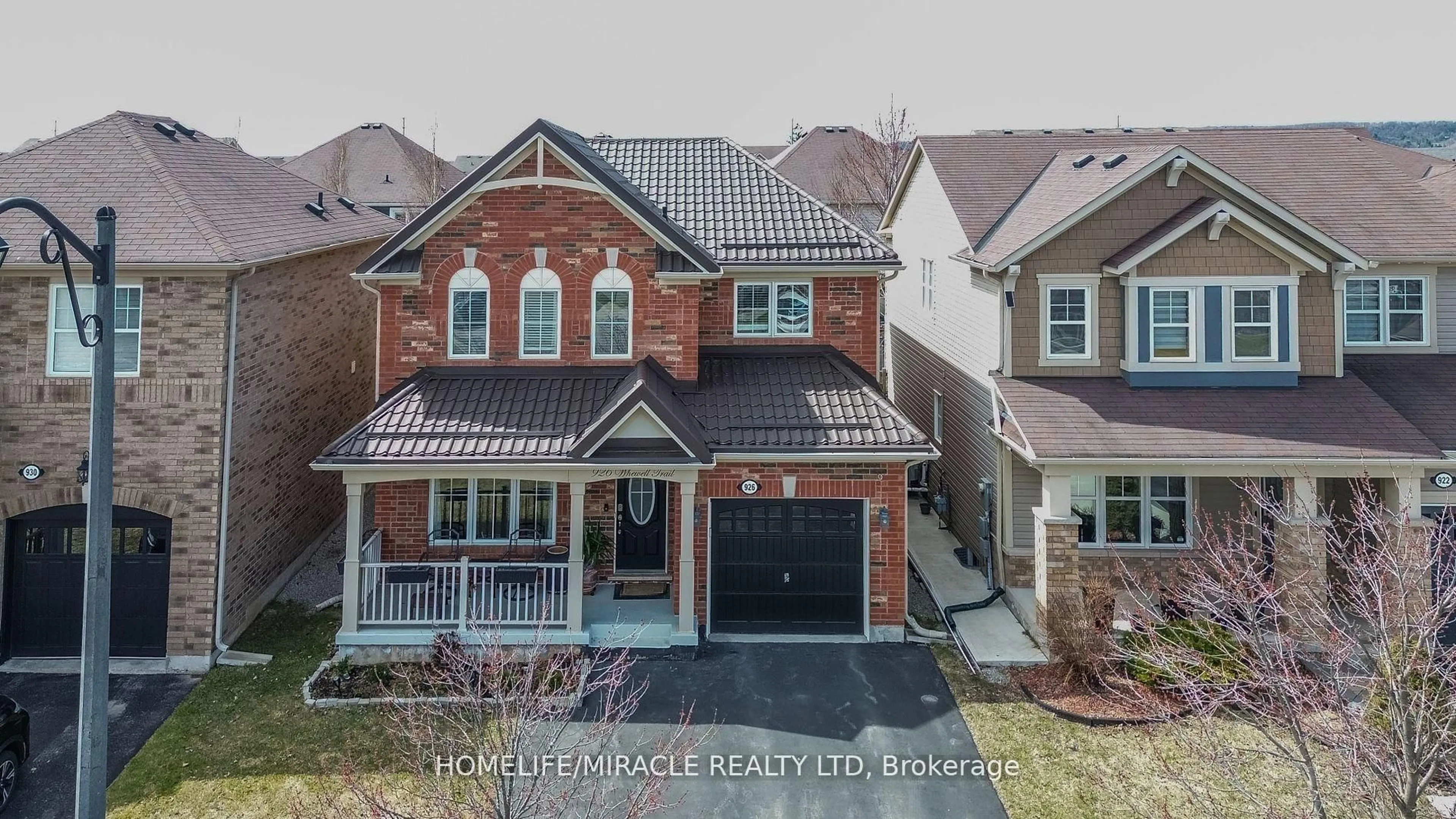 A pic from outside/outdoor area/front of a property/back of a property/a pic from drone, street for 926 Whewell Tr, Milton Ontario L9T 8C7
