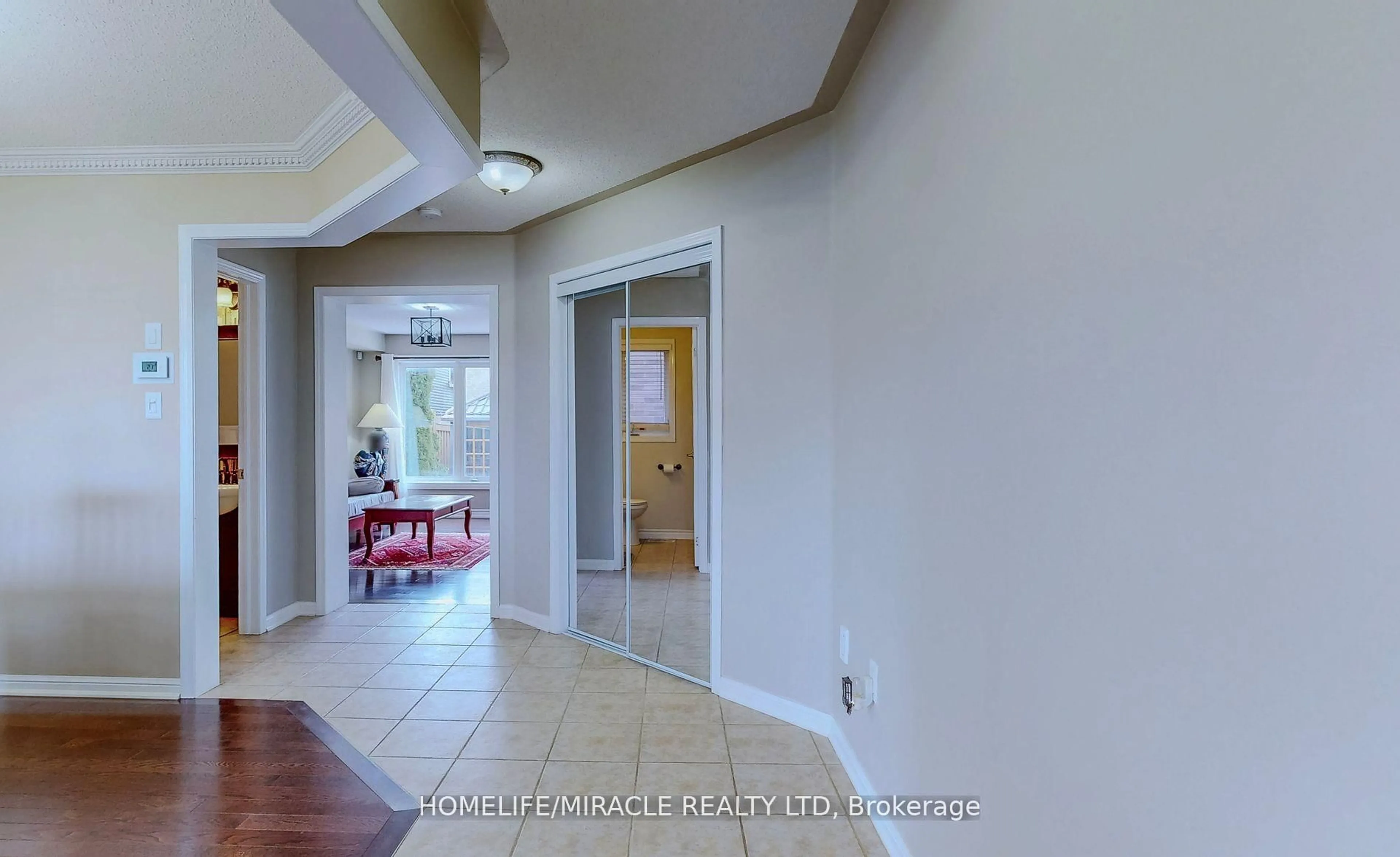 Indoor foyer for 926 Whewell Tr, Milton Ontario L9T 8C7