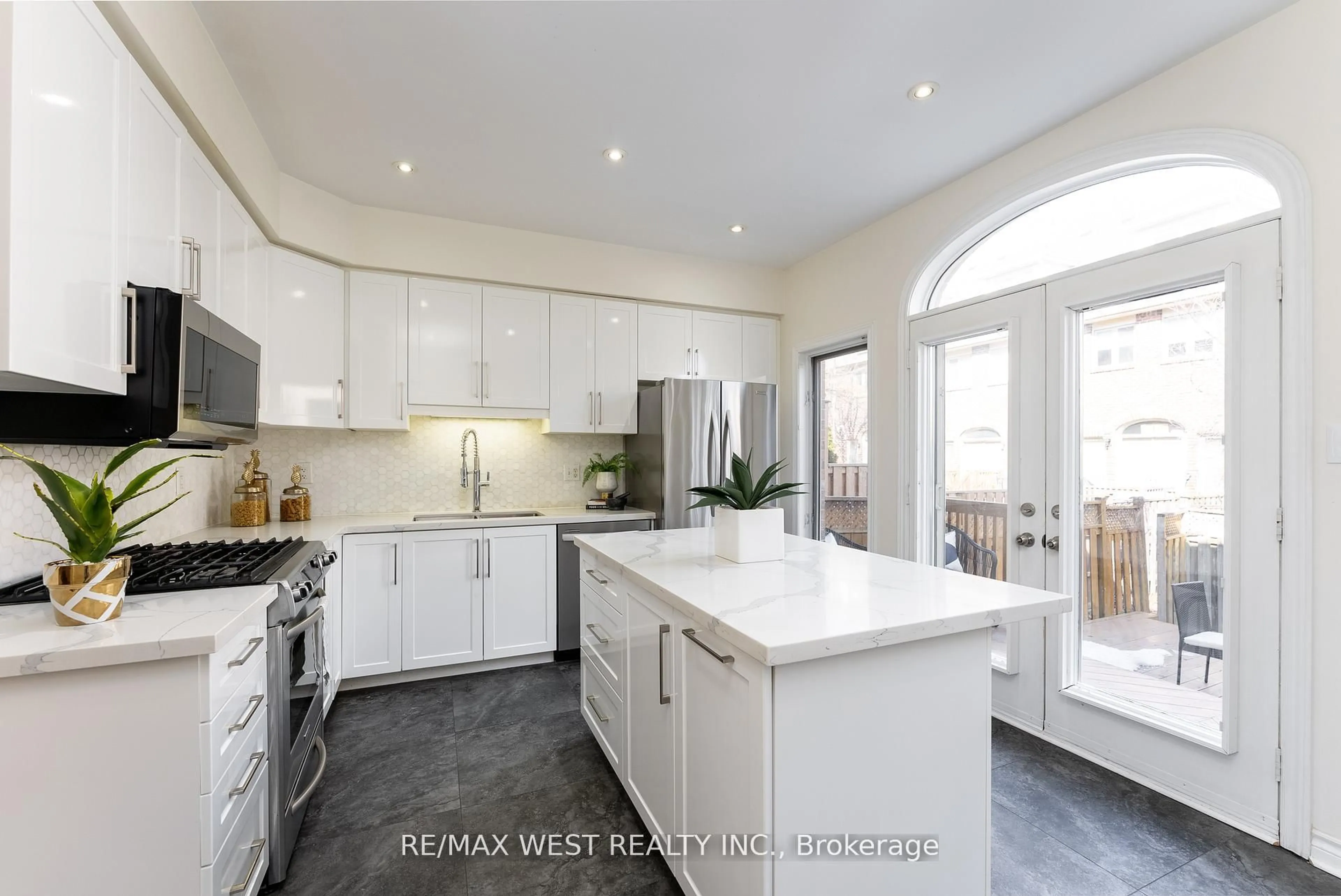 Open concept kitchen, ceramic/tile floor for 38-1 Mendota Rd, Toronto Ontario M8Y 1E8