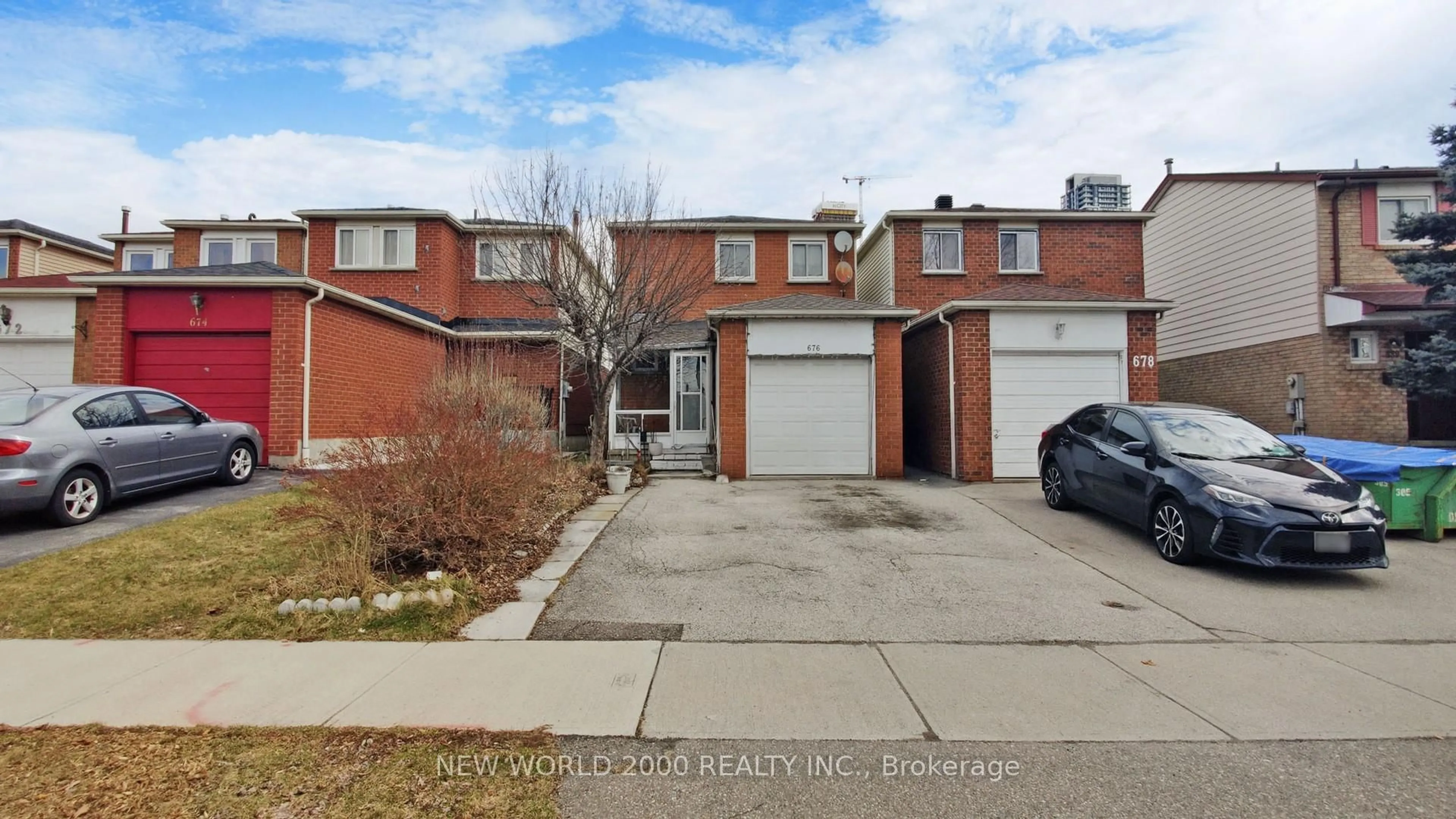 Home with brick exterior material, street for 676 Galloway Cres, Mississauga Ontario L5C 3W1