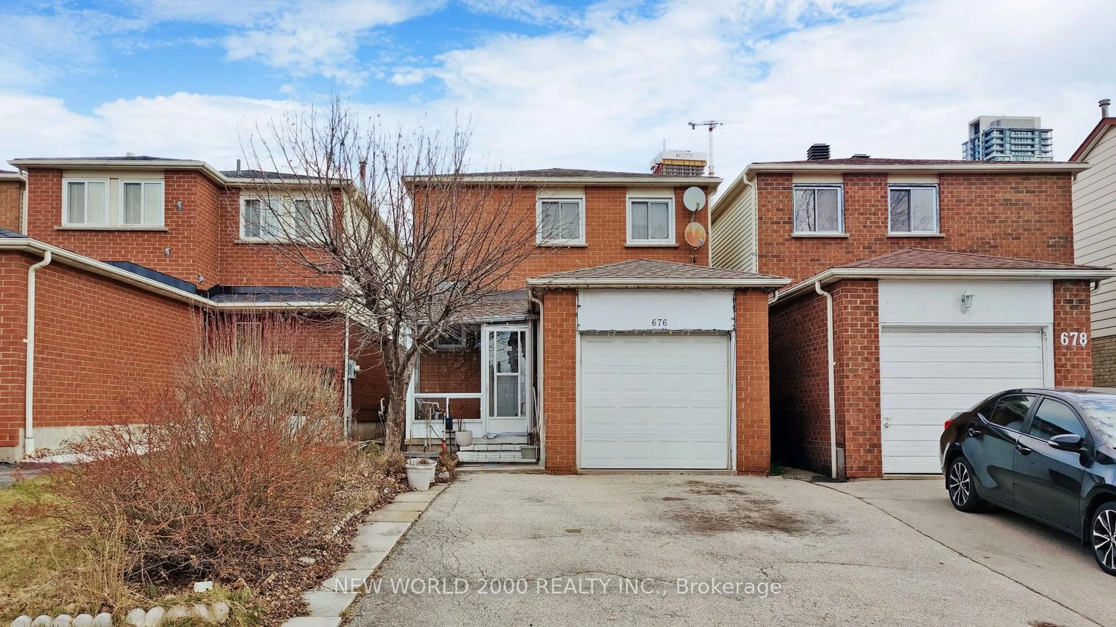Home with brick exterior material, street for 676 Galloway Cres, Mississauga Ontario L5C 3W1