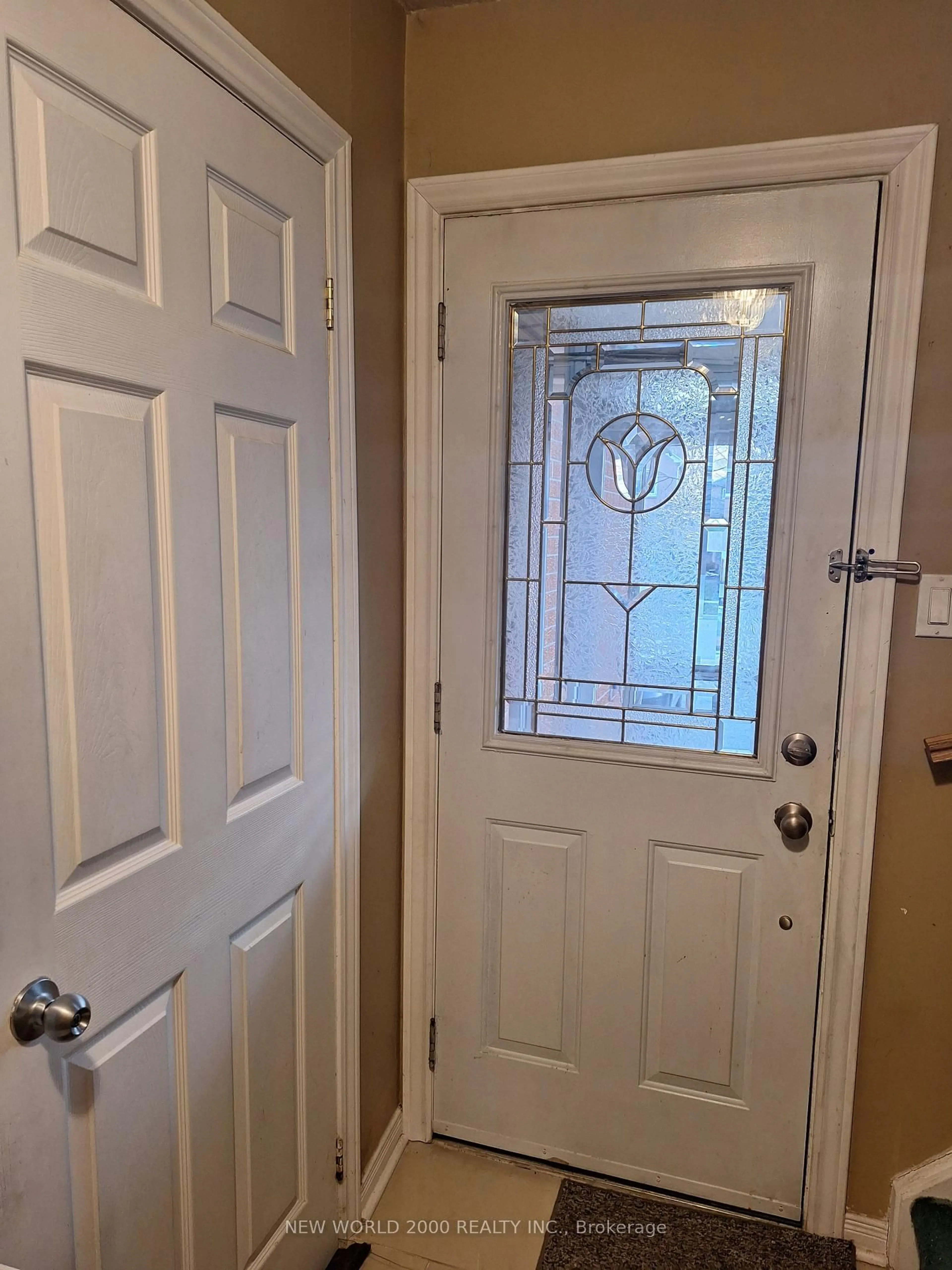 Indoor entryway for 676 Galloway Cres, Mississauga Ontario L5C 3W1