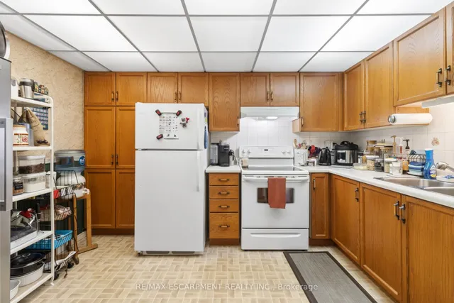 Additional property image - 5070 Pinedale Ave Unit 302