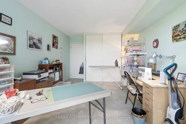 Additional property image - 5070 Pinedale Ave Unit 302