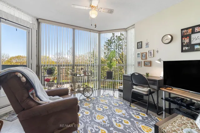 Additional property image - 5070 Pinedale Ave Unit 302