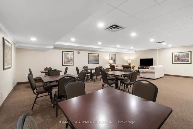 Additional property image - 5070 Pinedale Ave Unit 302
