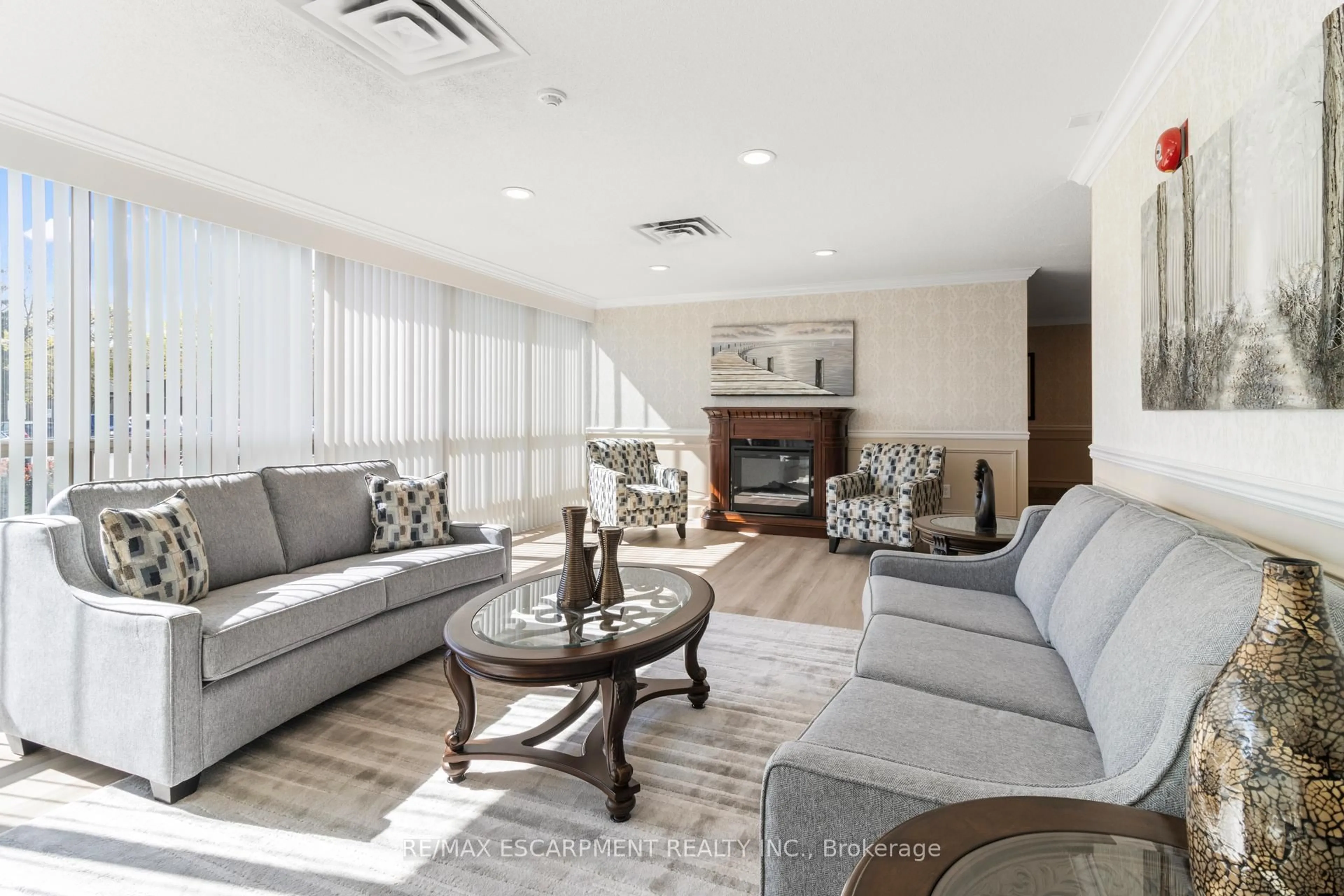 Living room with furniture, unknown for 5070 Pinedale Ave #302, Burlington Ontario L7L 5V6