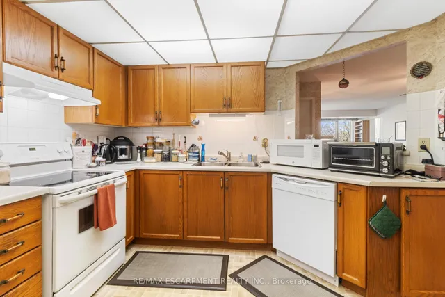 Additional property image - 5070 Pinedale Ave Unit 302