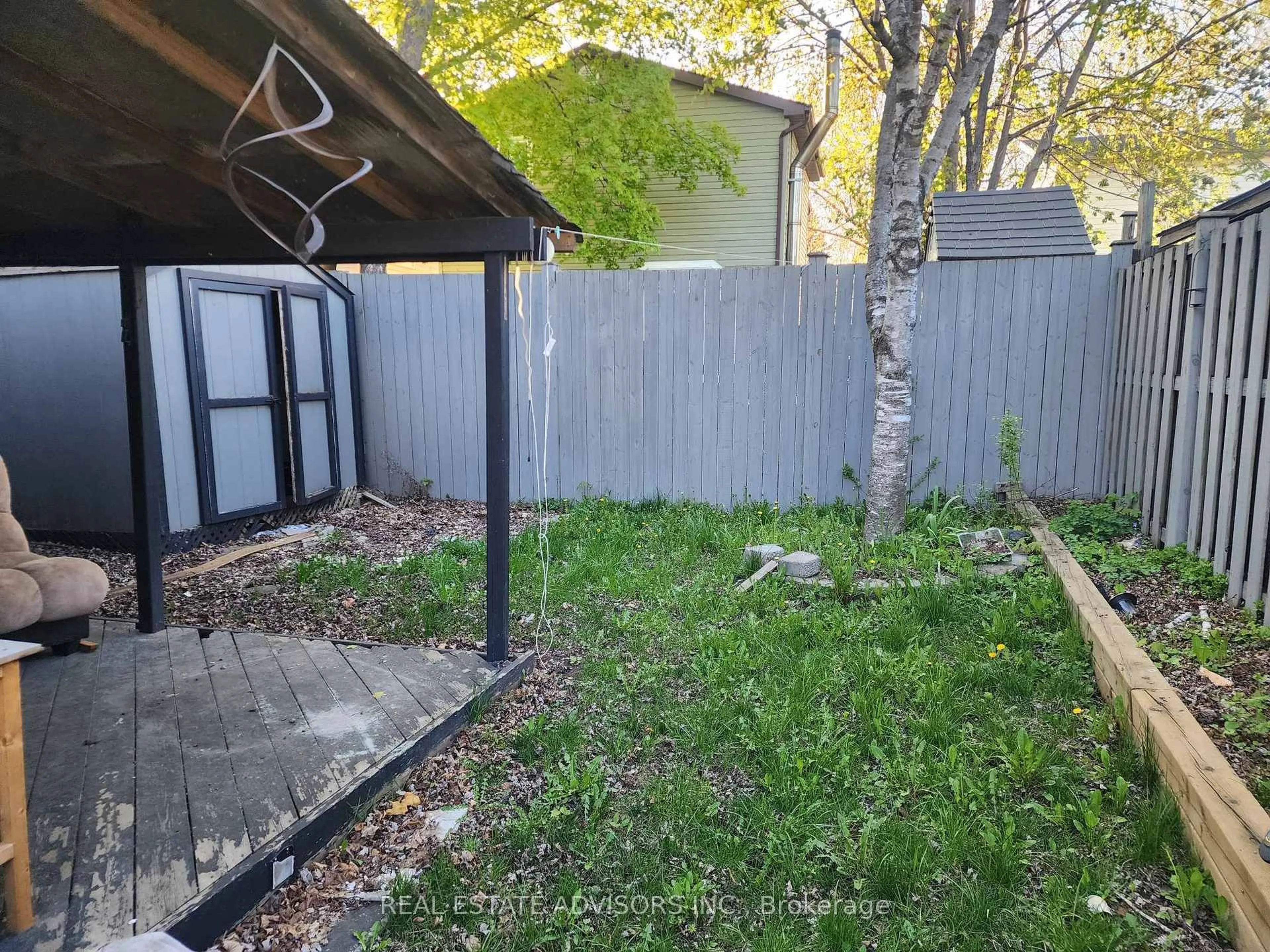 Unknown for 19 Horseshoe Crt, Brampton Ontario L6S 1S1