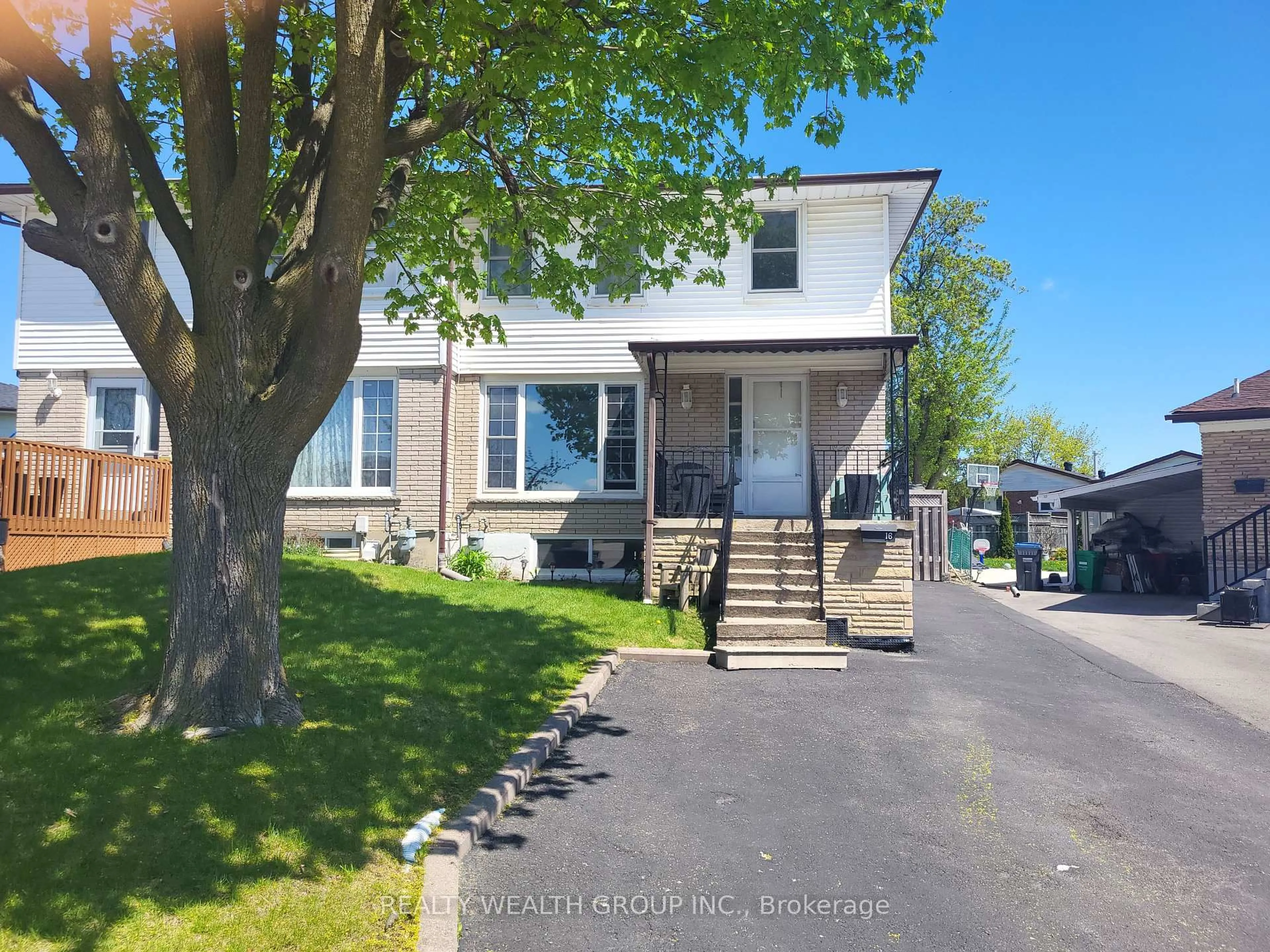 A pic from outside/outdoor area/front of a property/back of a property/a pic from drone, street for 16 Sharon Crt, Brampton Ontario L6W 3B7