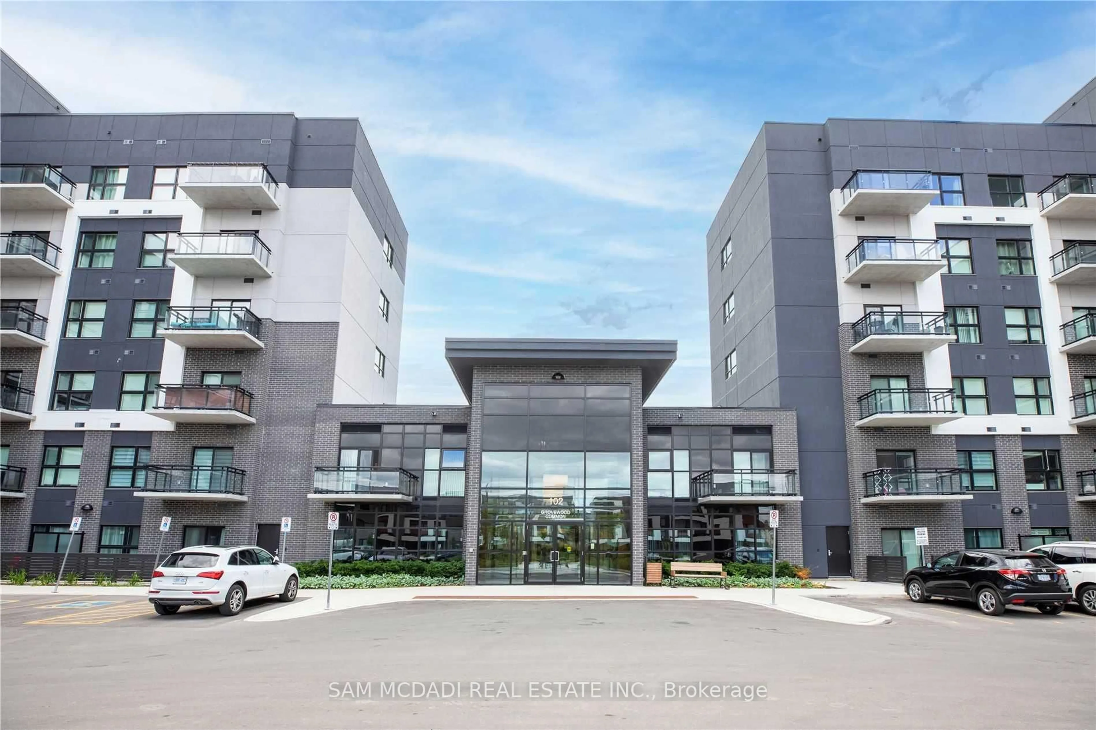 Patio, building for 102 Grovewood Common Cres #319, Oakville Ontario L6H 0X3