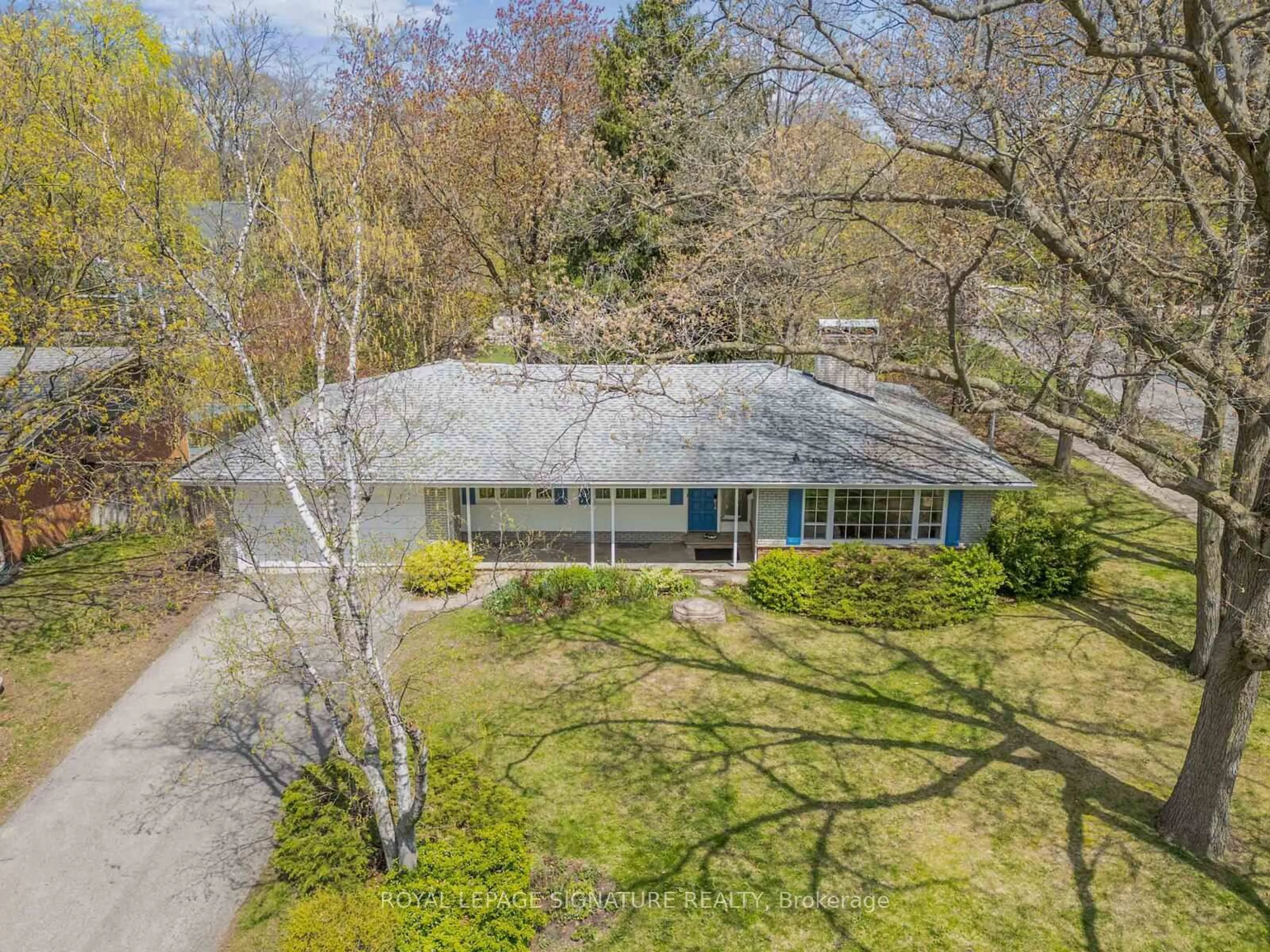 A pic from outside/outdoor area/front of a property/back of a property/a pic from drone, unknown for 1447 Merrow Rd, Mississauga Ontario L5J 3C4