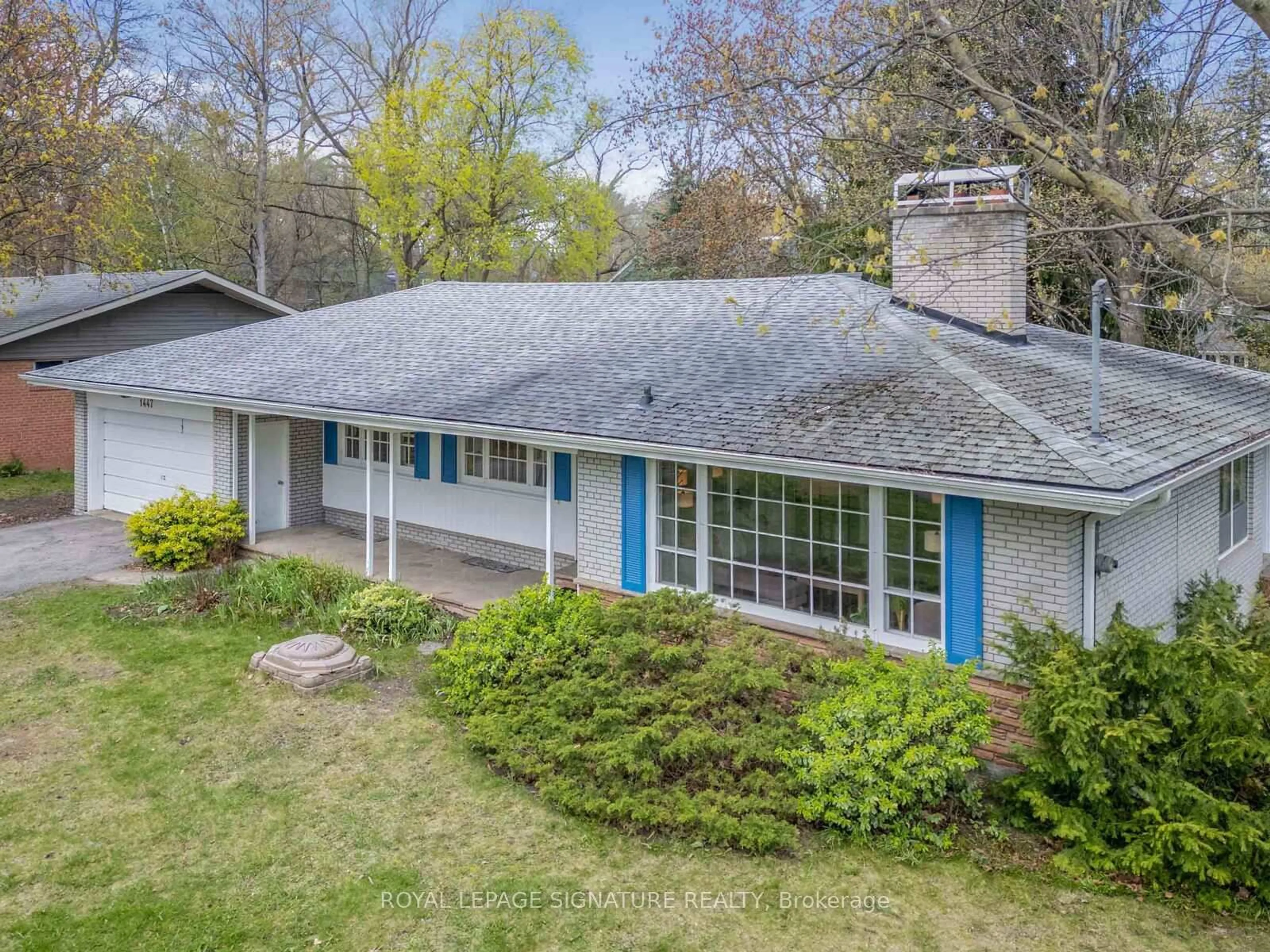A pic from outside/outdoor area/front of a property/back of a property/a pic from drone, street for 1447 Merrow Rd, Mississauga Ontario L5J 3C4