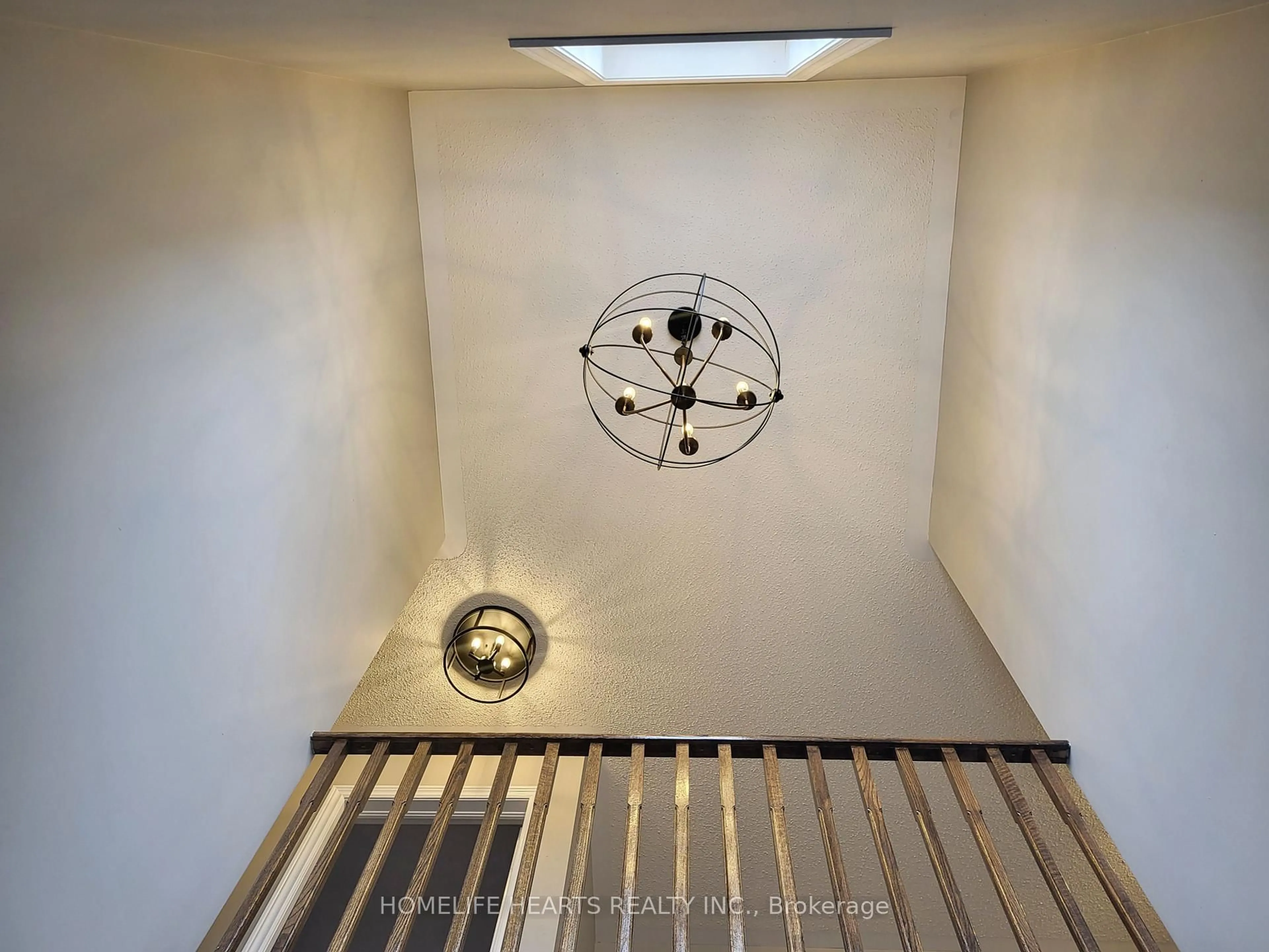 Indoor foyer for 570 Duncan Lane, Milton Ontario L9T 0W1